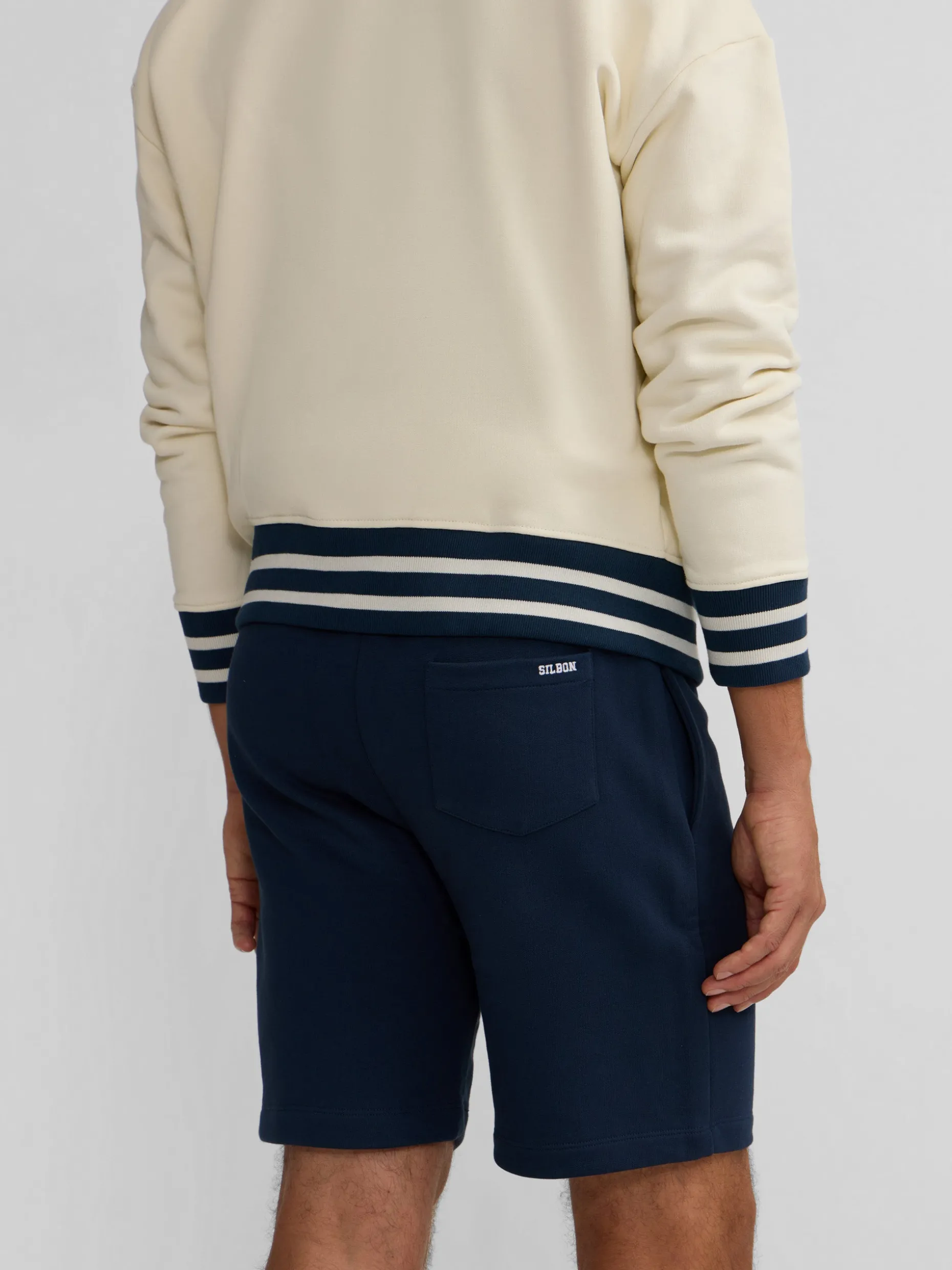 Bermuda deportiva azul marino
