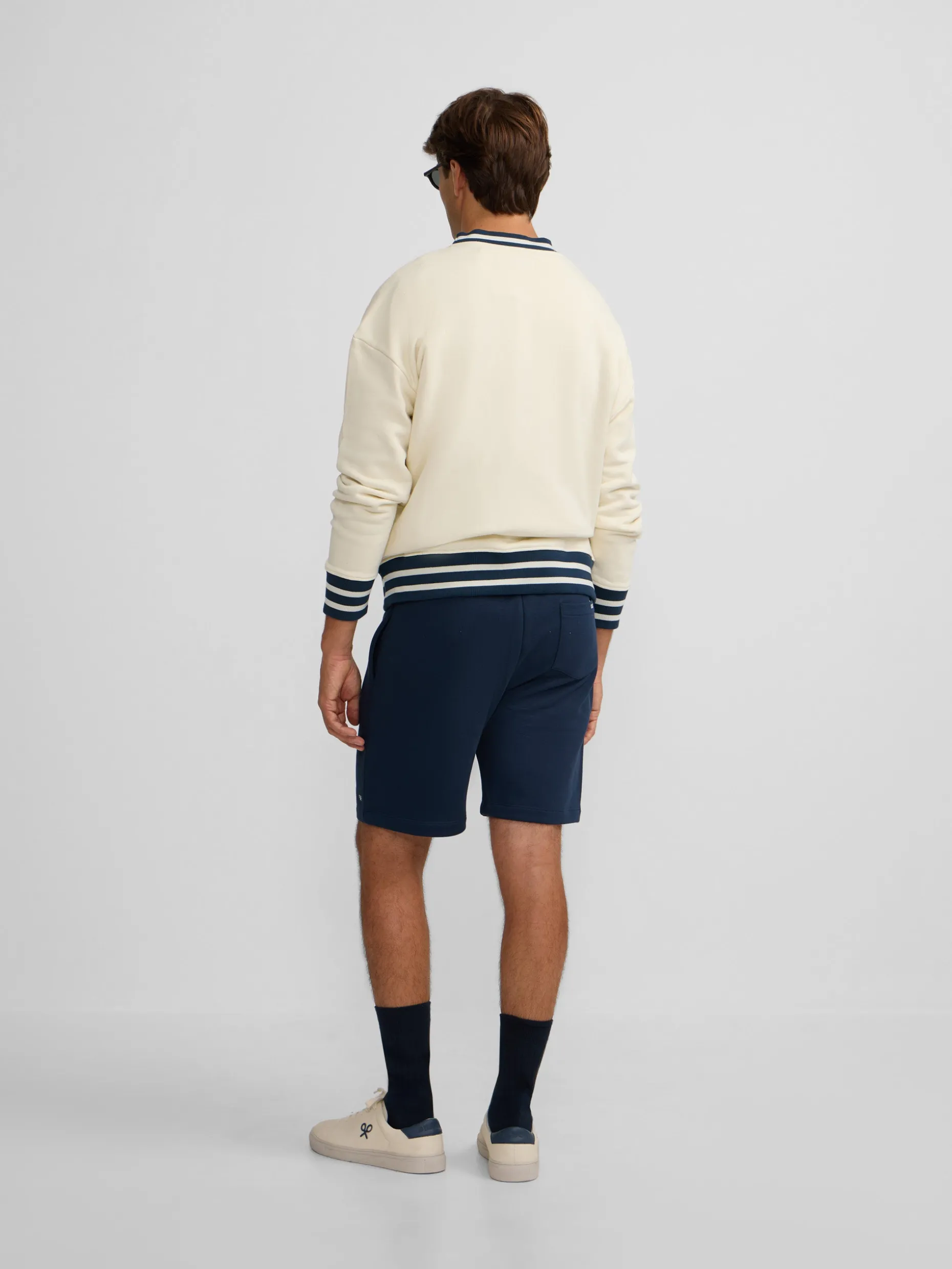 Bermuda deportiva azul marino