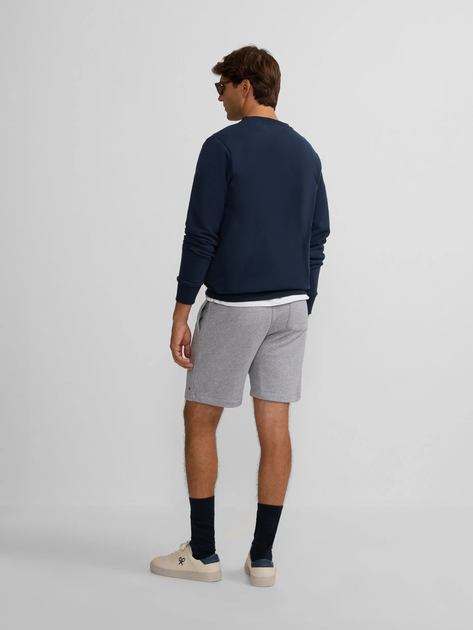 Bermuda deportiva gris
