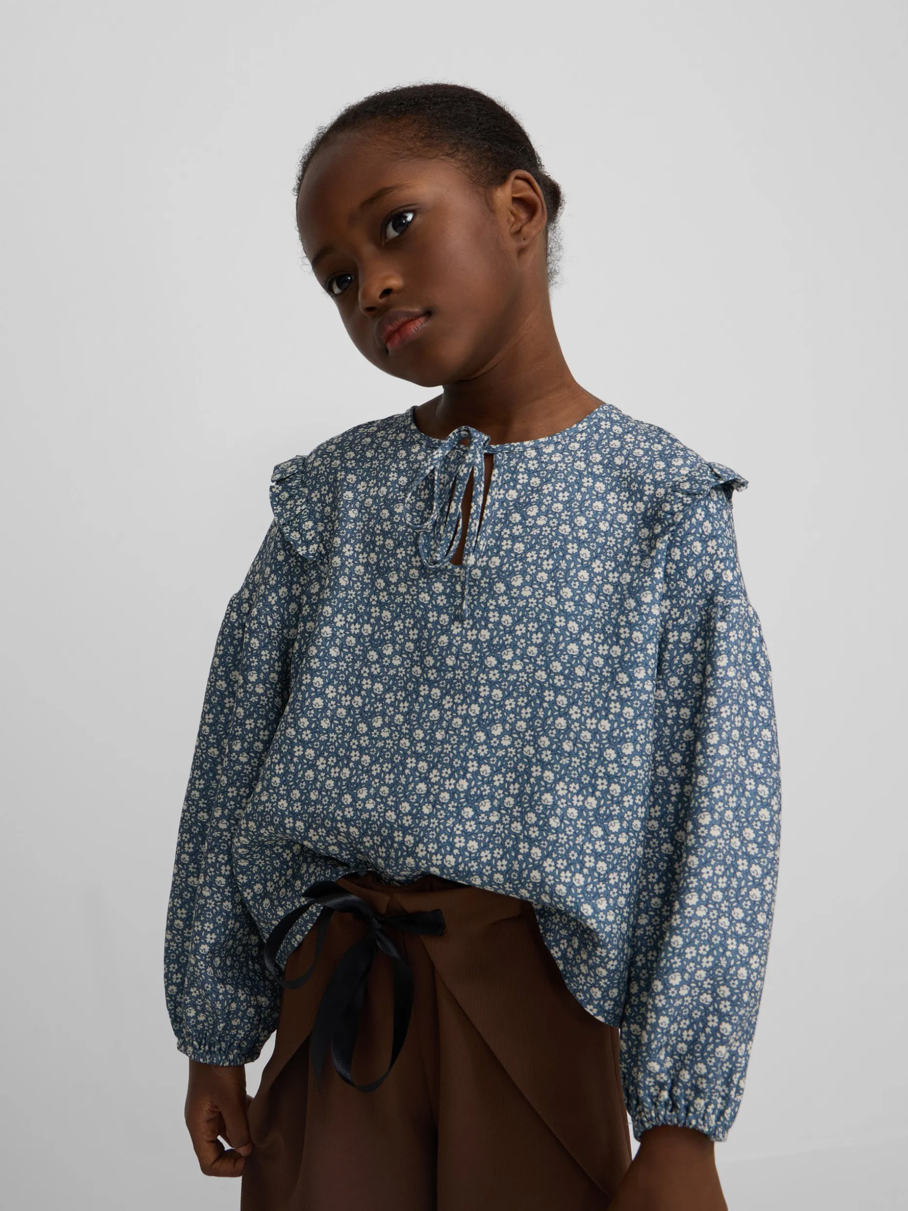 Blusa girl estampado flores azul claro