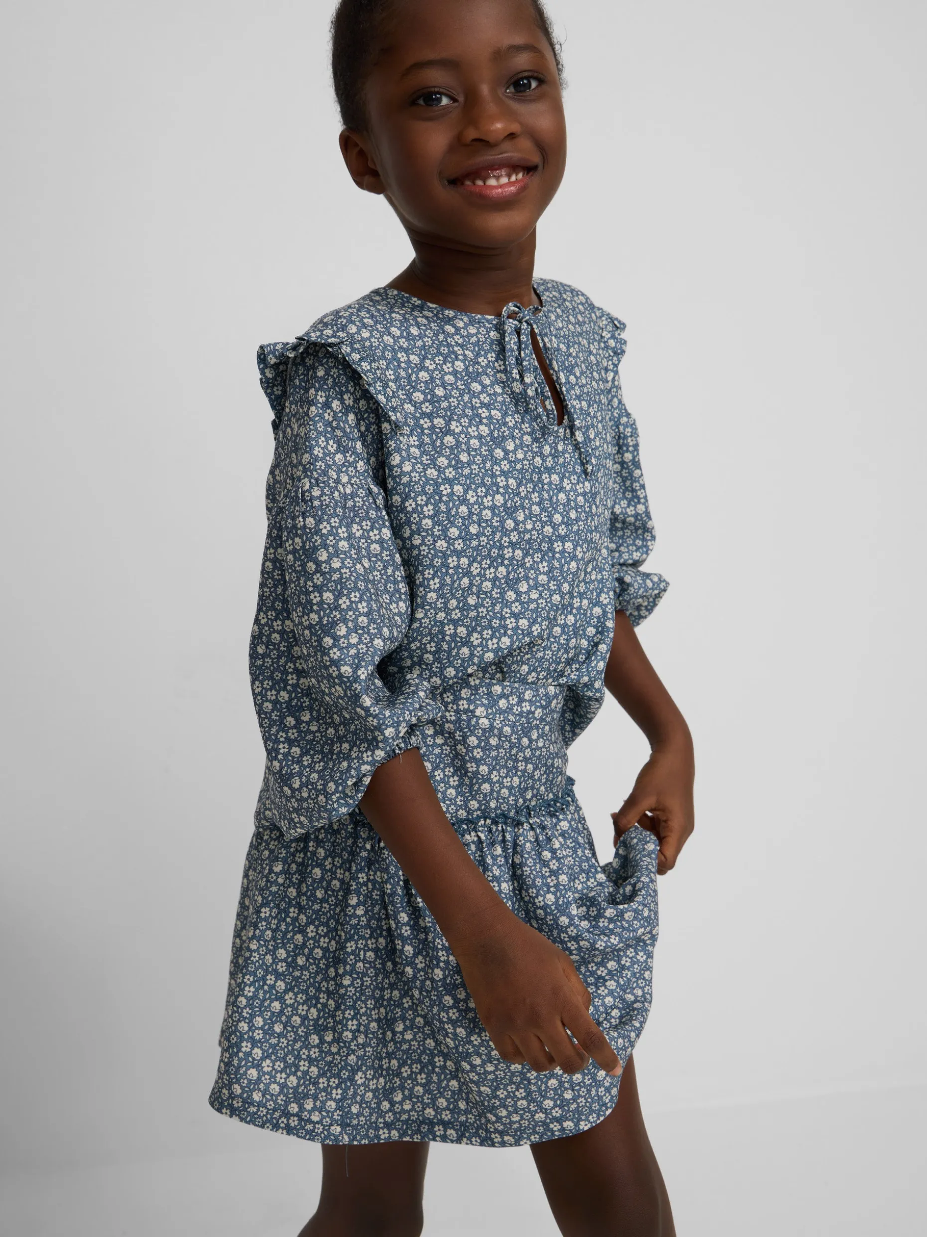 Blusa girl estampado flores azul claro