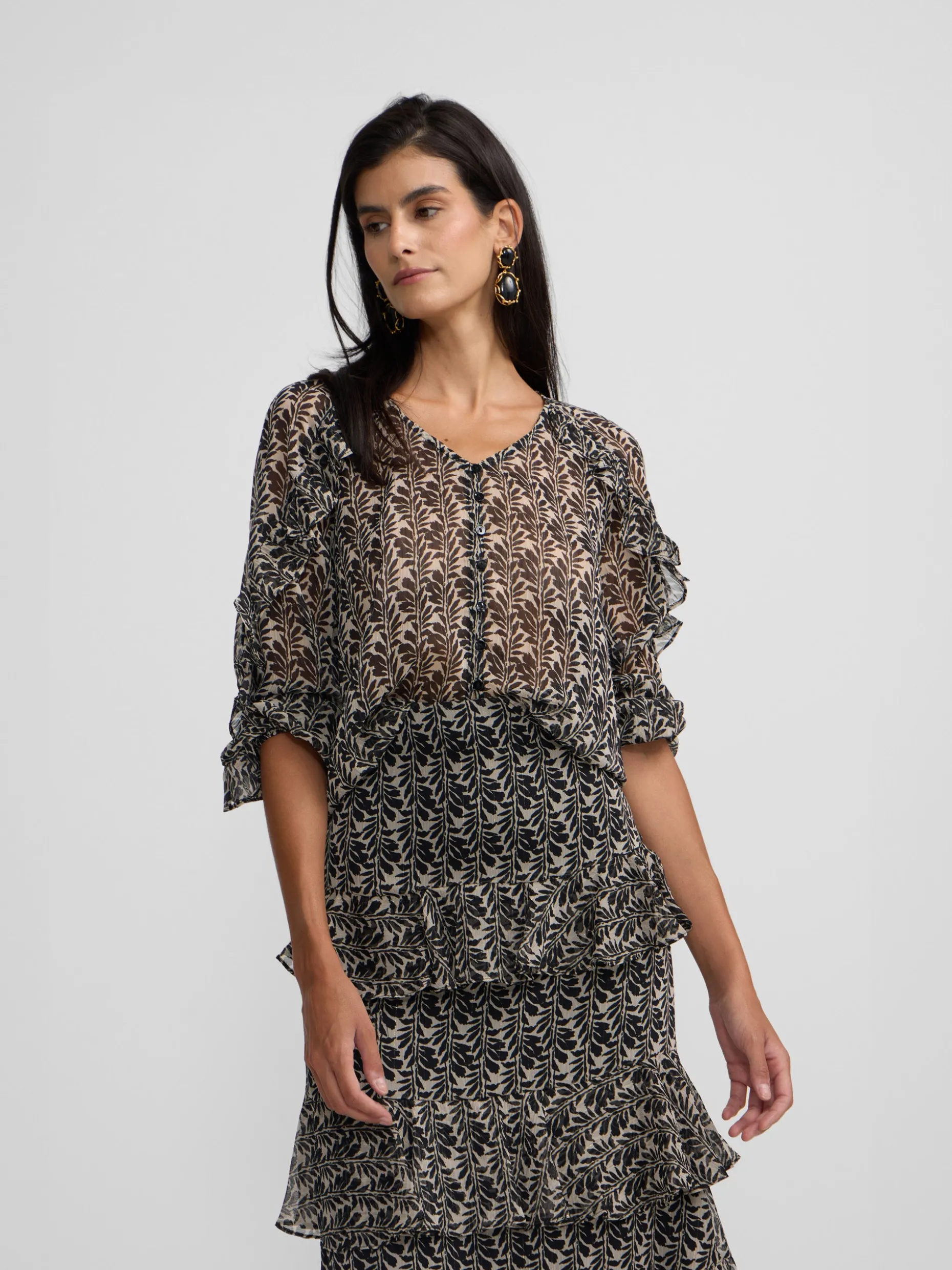 Blusa volantes estampado negros