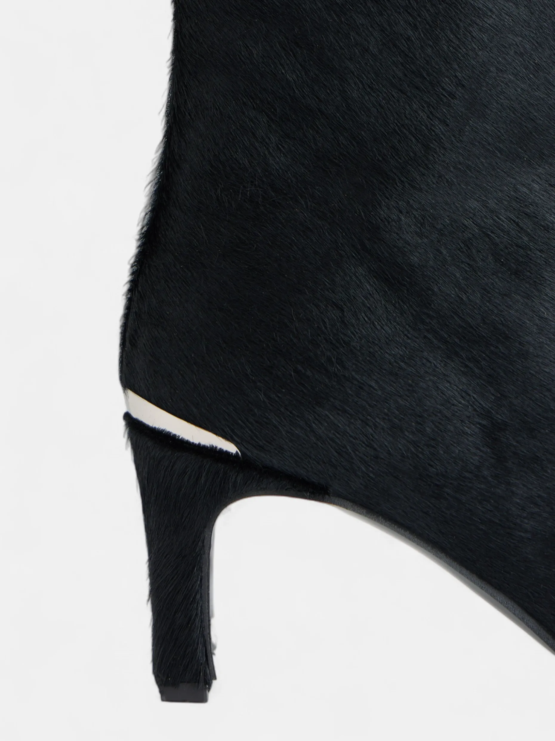 Botin tacon pelo negro