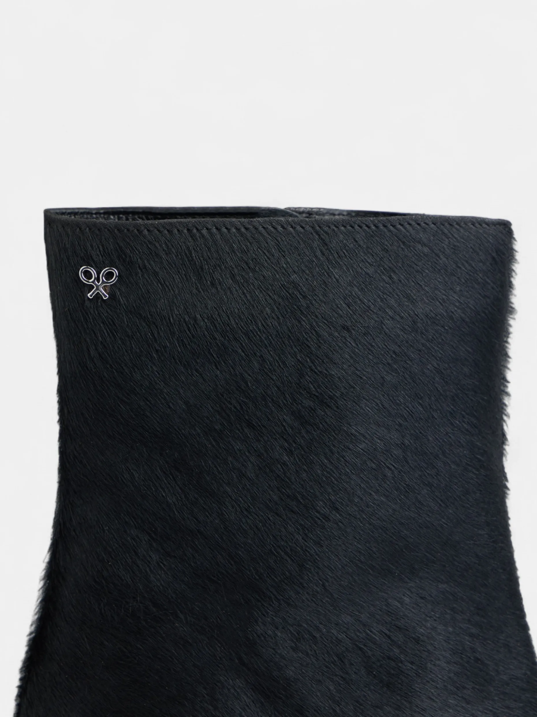 Botin tacon pelo negro