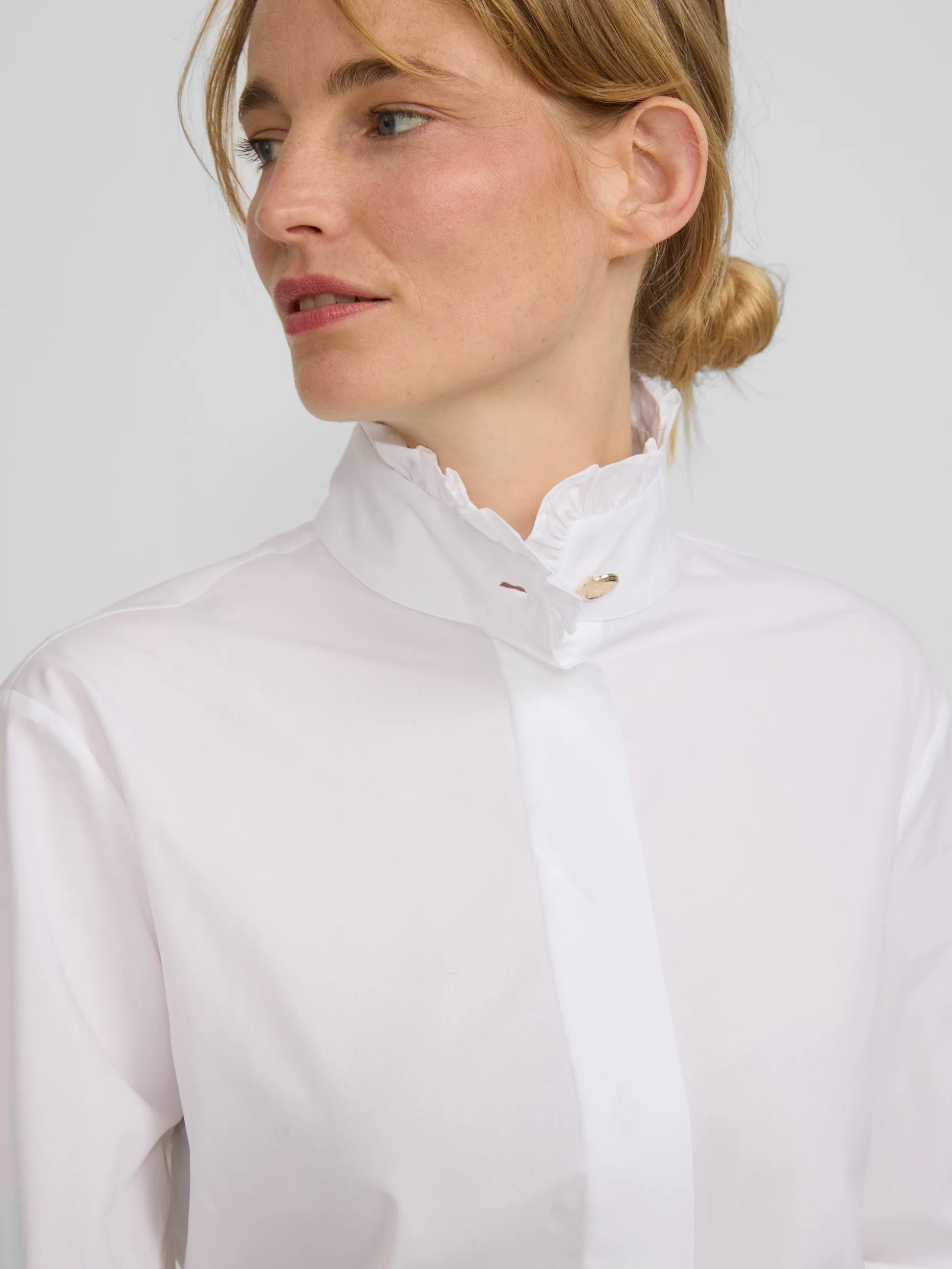 Camisa detalle puño blanca