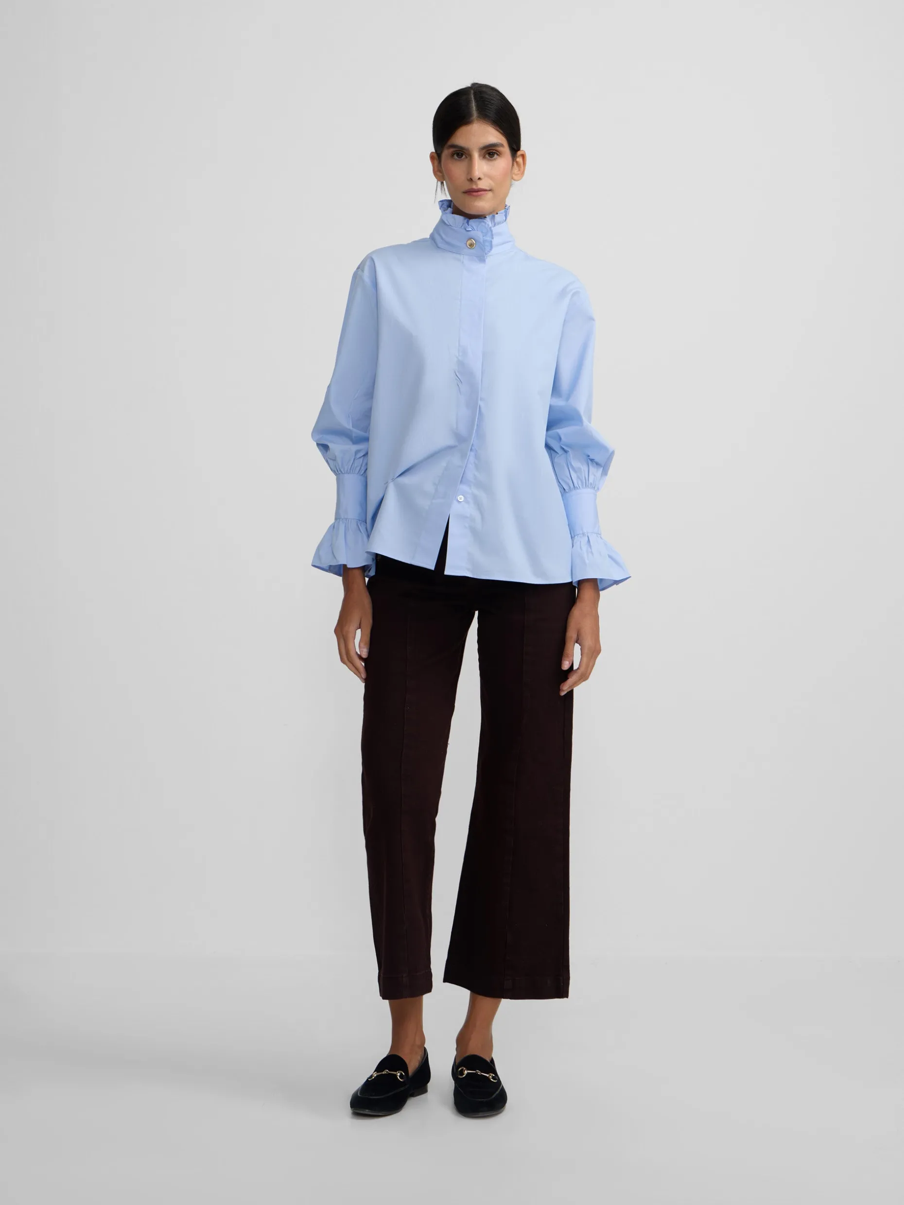 Camisa detalle puño celeste