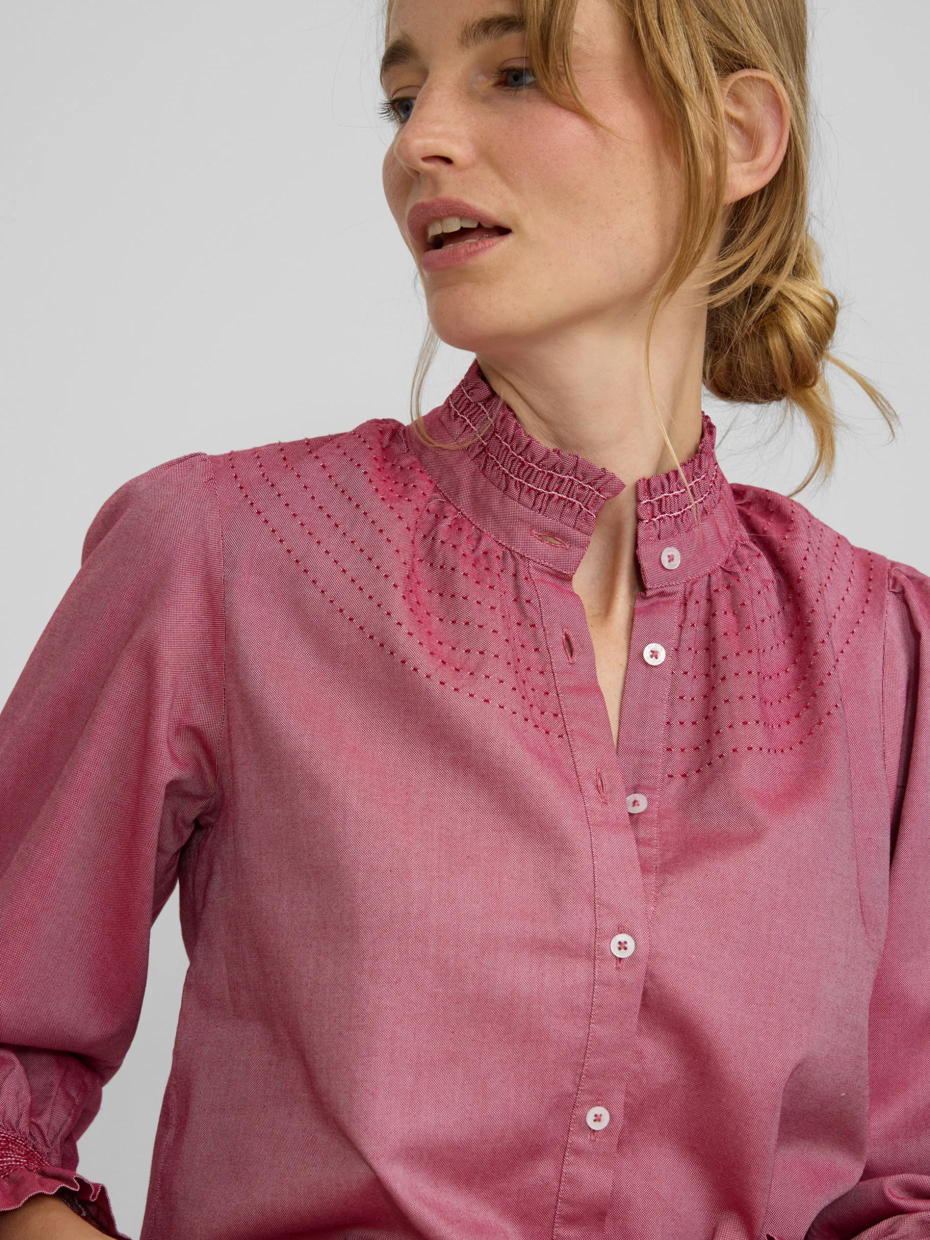 Camisa puño frunces burdeos
