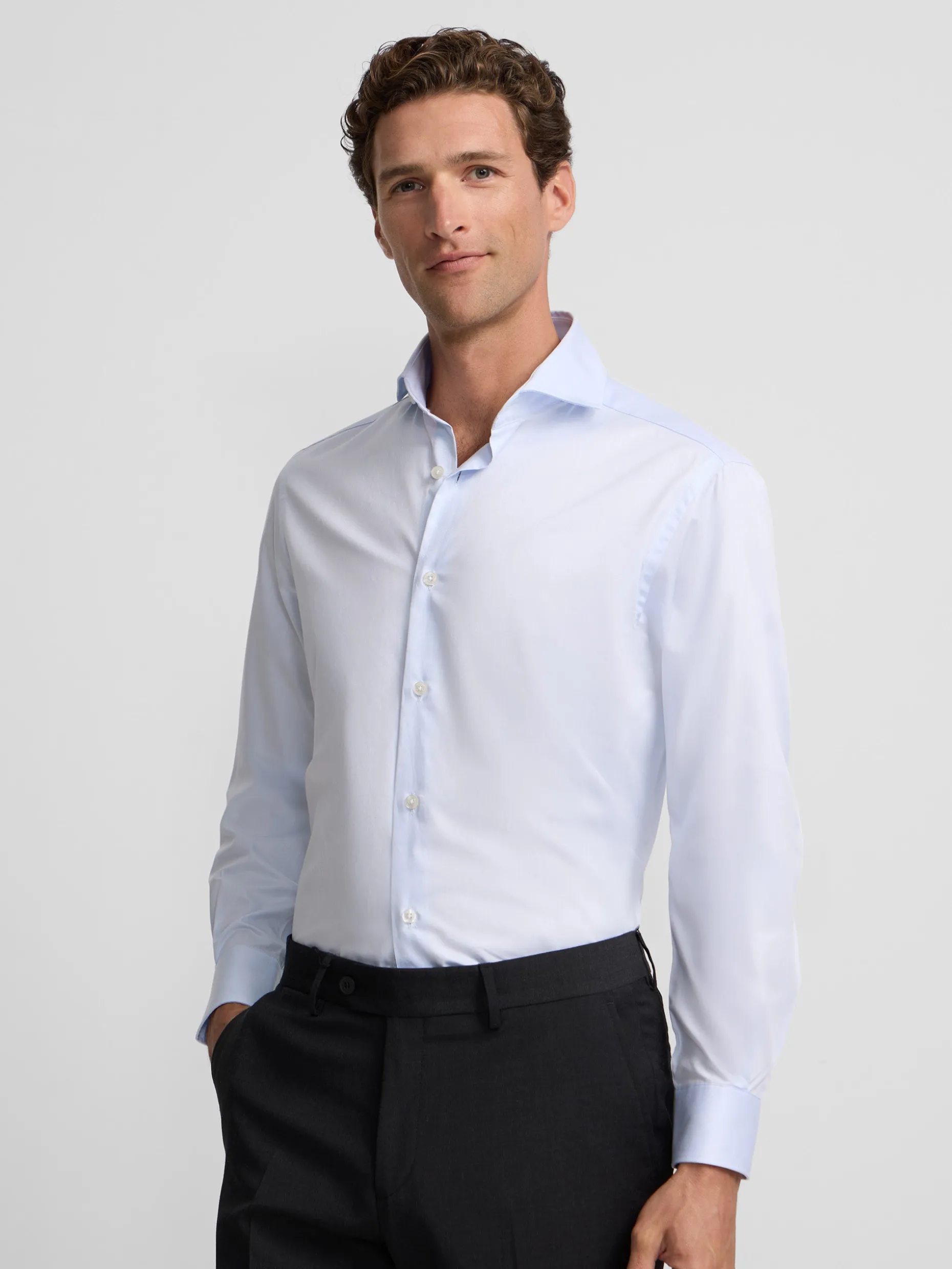 Camisa vestir celeste clara puño simple