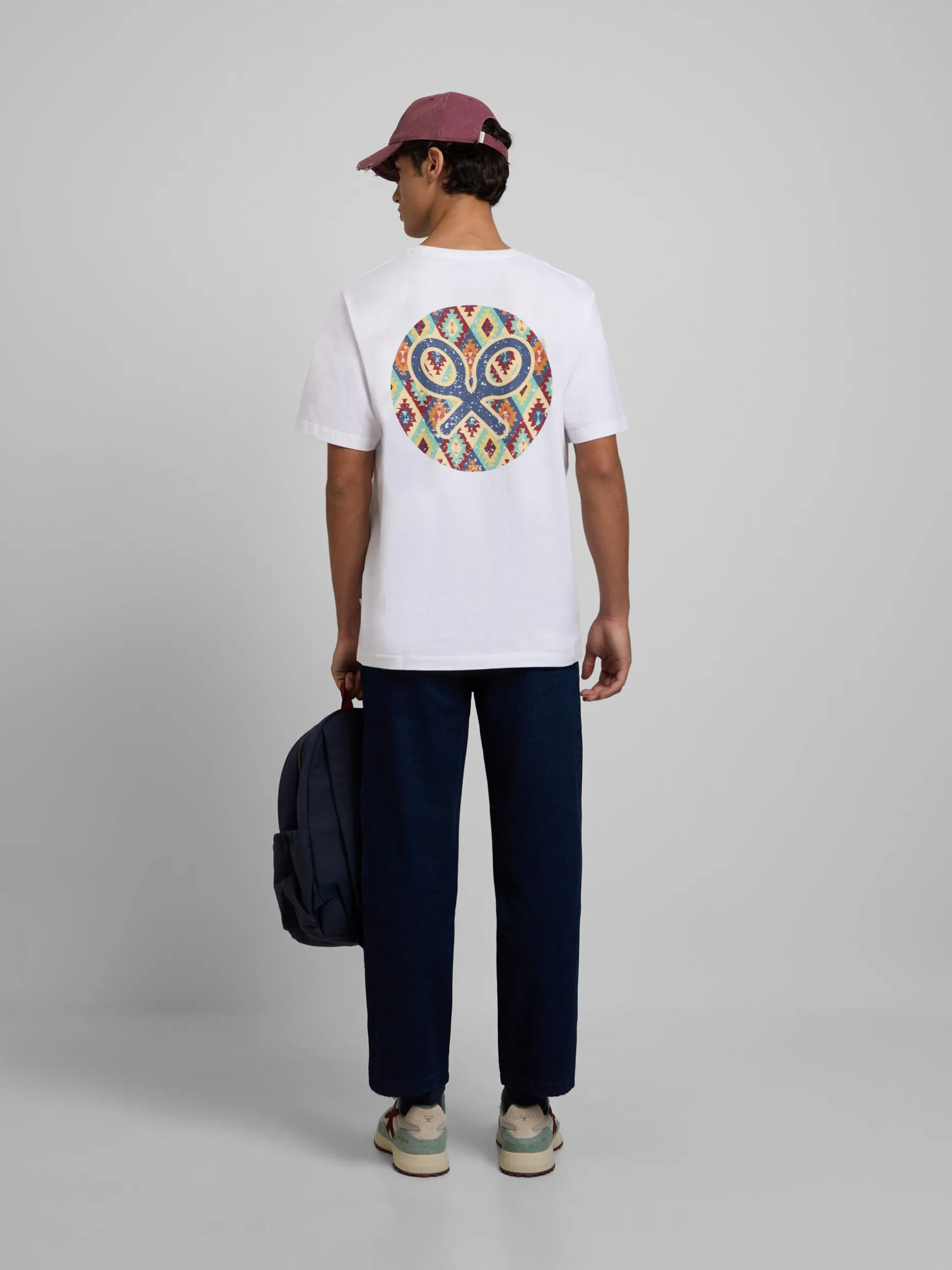 Camiseta circulo etnico multicolor blanca