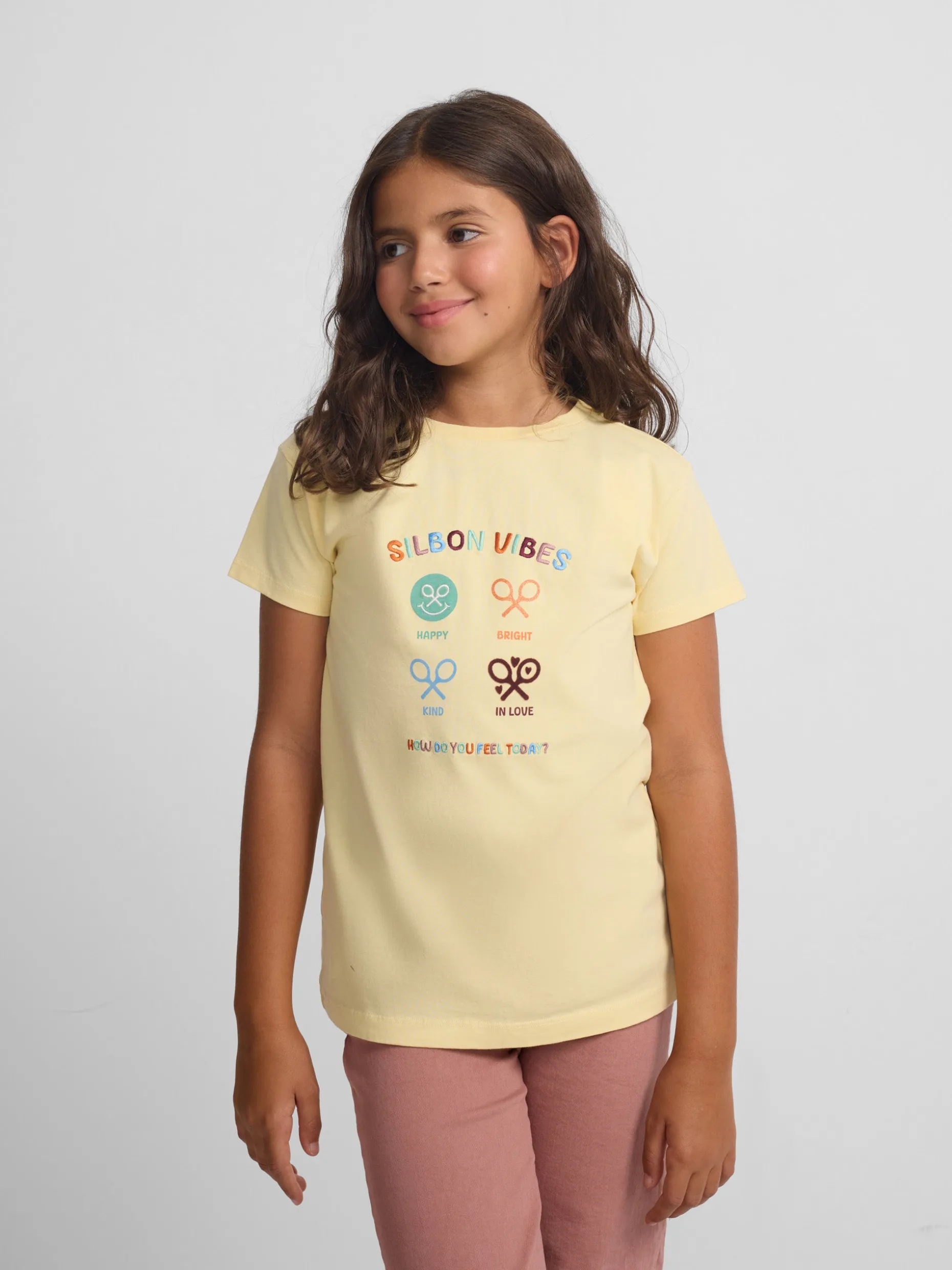 Camiseta girl silbon vibes amarilla
