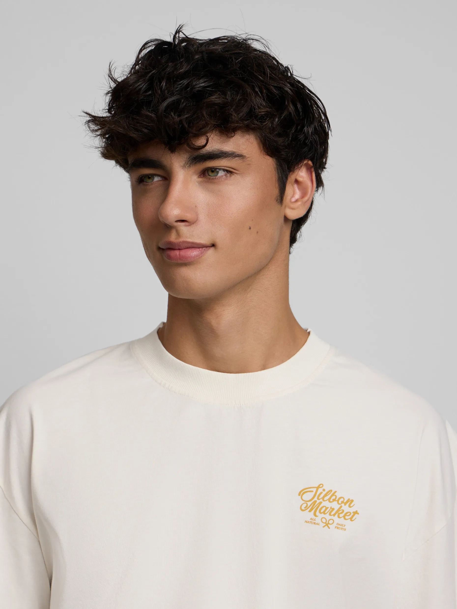 Camiseta relaxed fit market crema