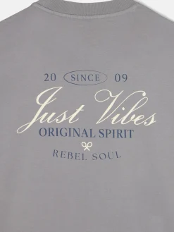 Camiseta relaxed just vibes gris