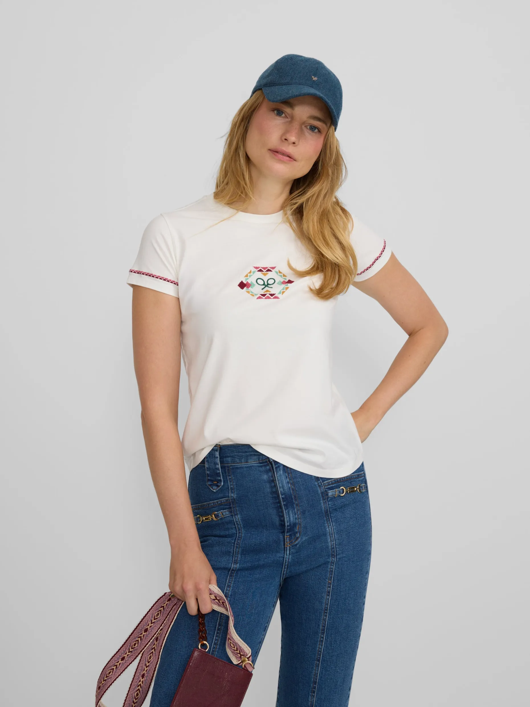 Camiseta woman bordado etnico multicolor blanca
