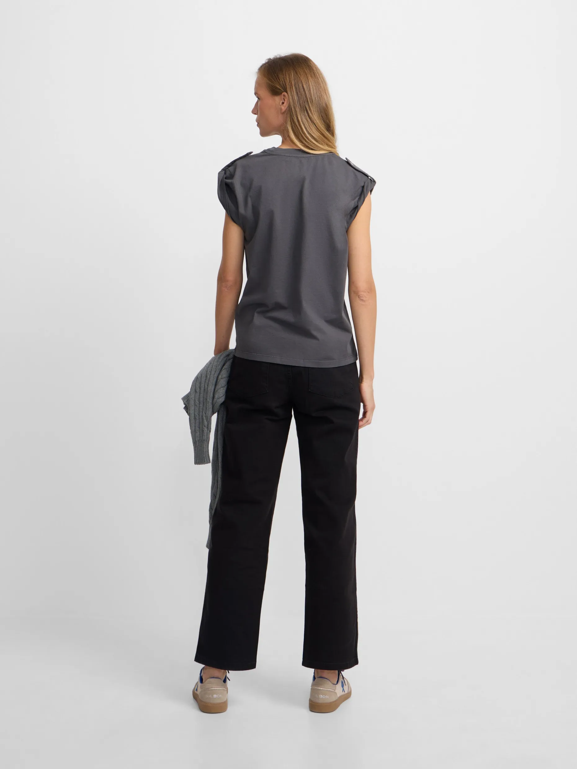 Camiseta woman manga roll out negra