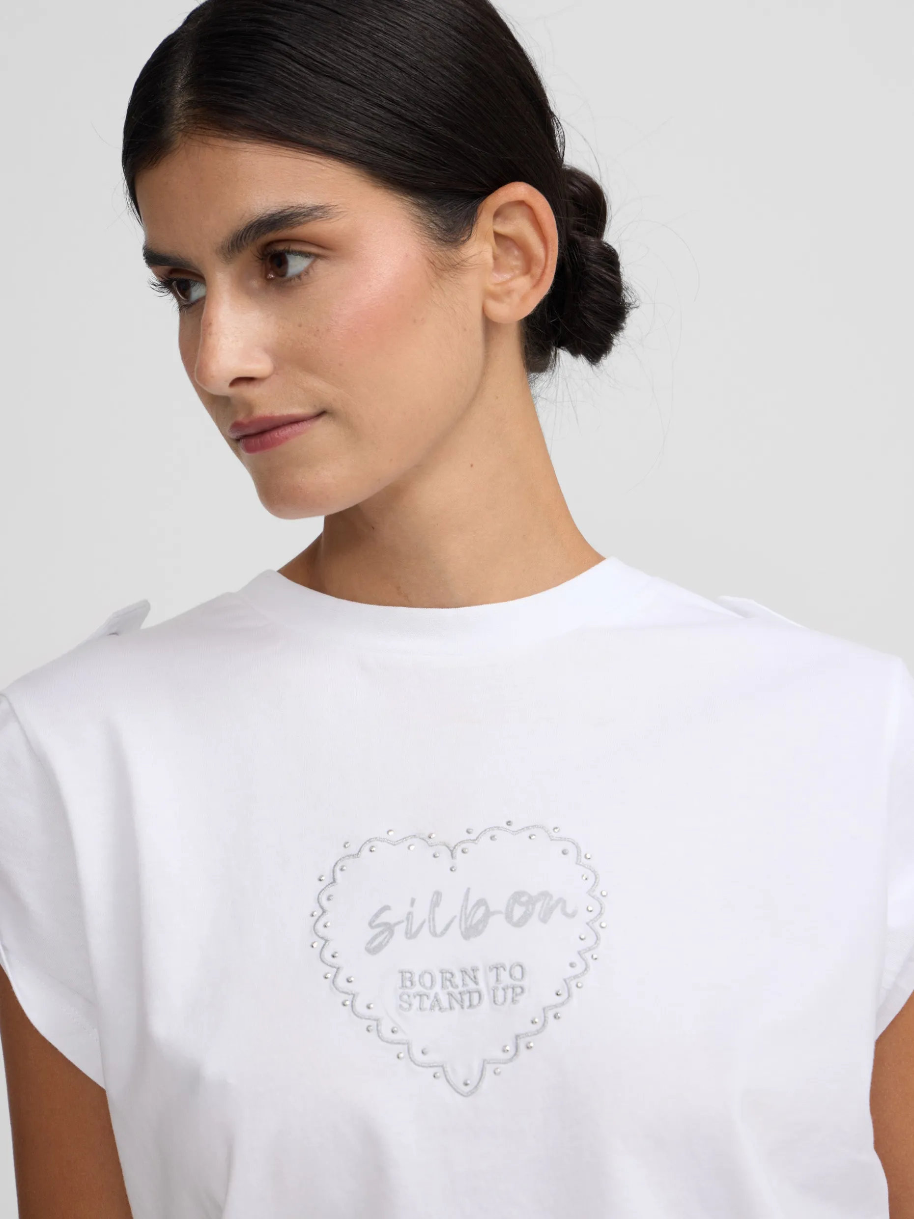 Camiseta woman roll out corazon tachas blanca