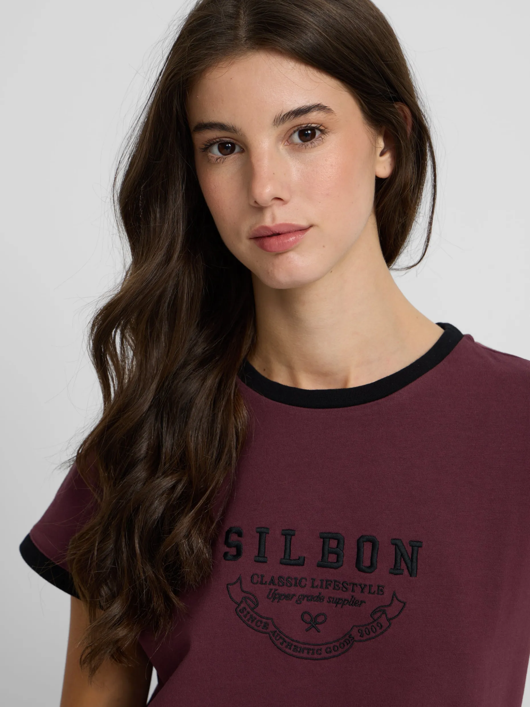 Camiseta woman silbon varsity burdeos
