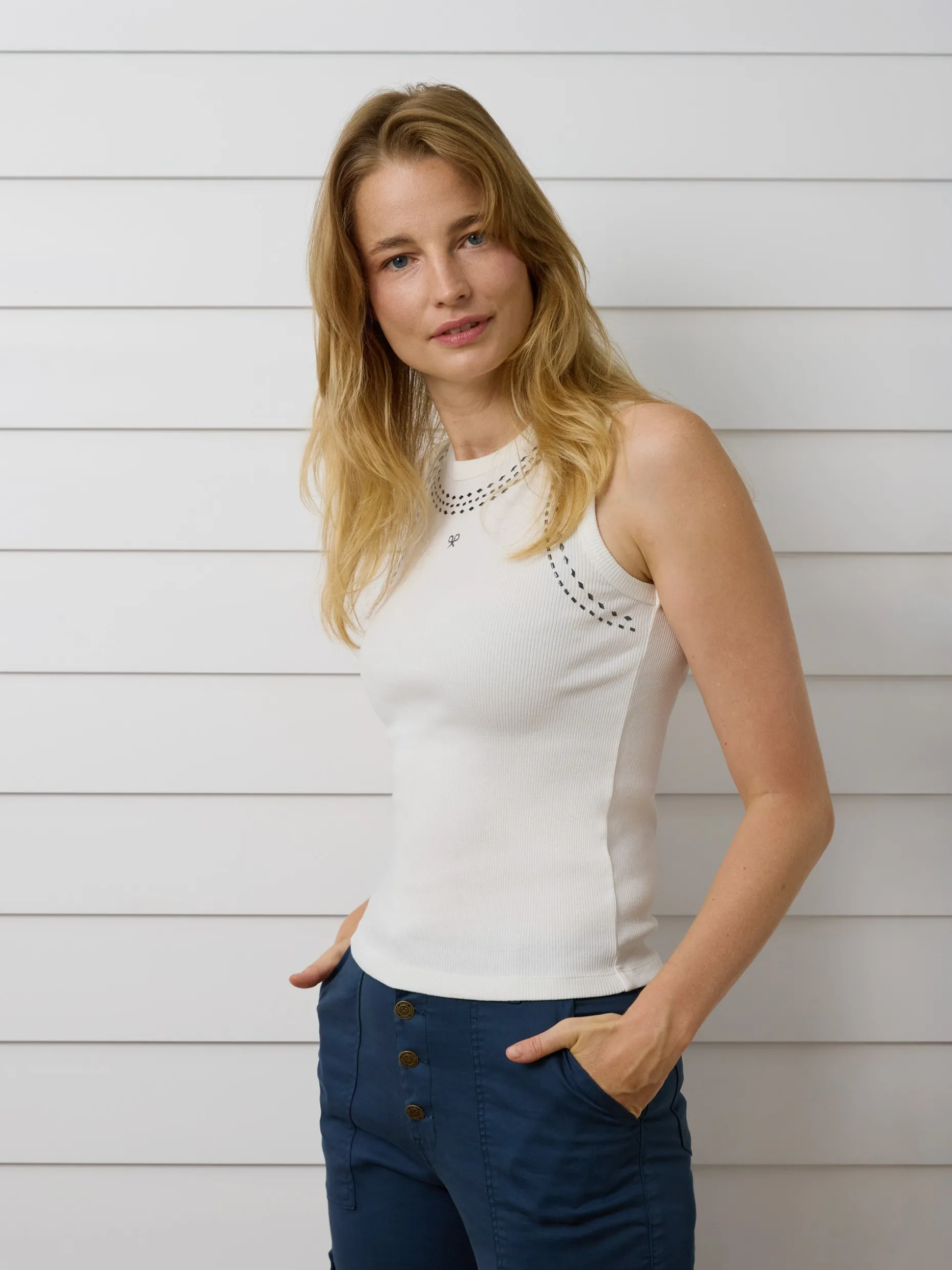 Camiseta woman tank top tachas blanca