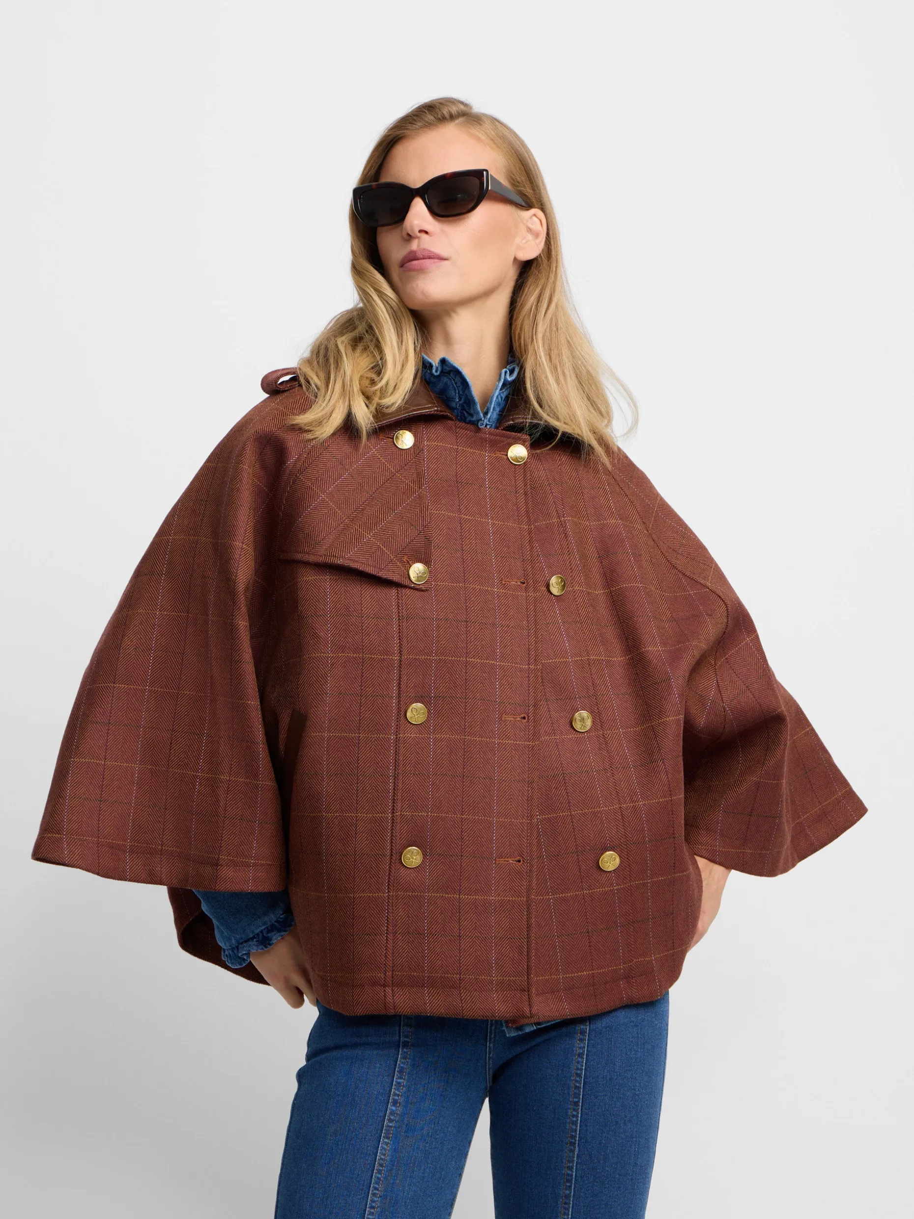 Capa detalles cuero cuadros marrones