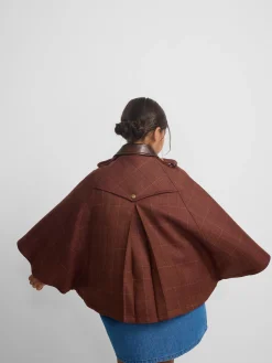 Capa girl detalles cuero cuadros marrones