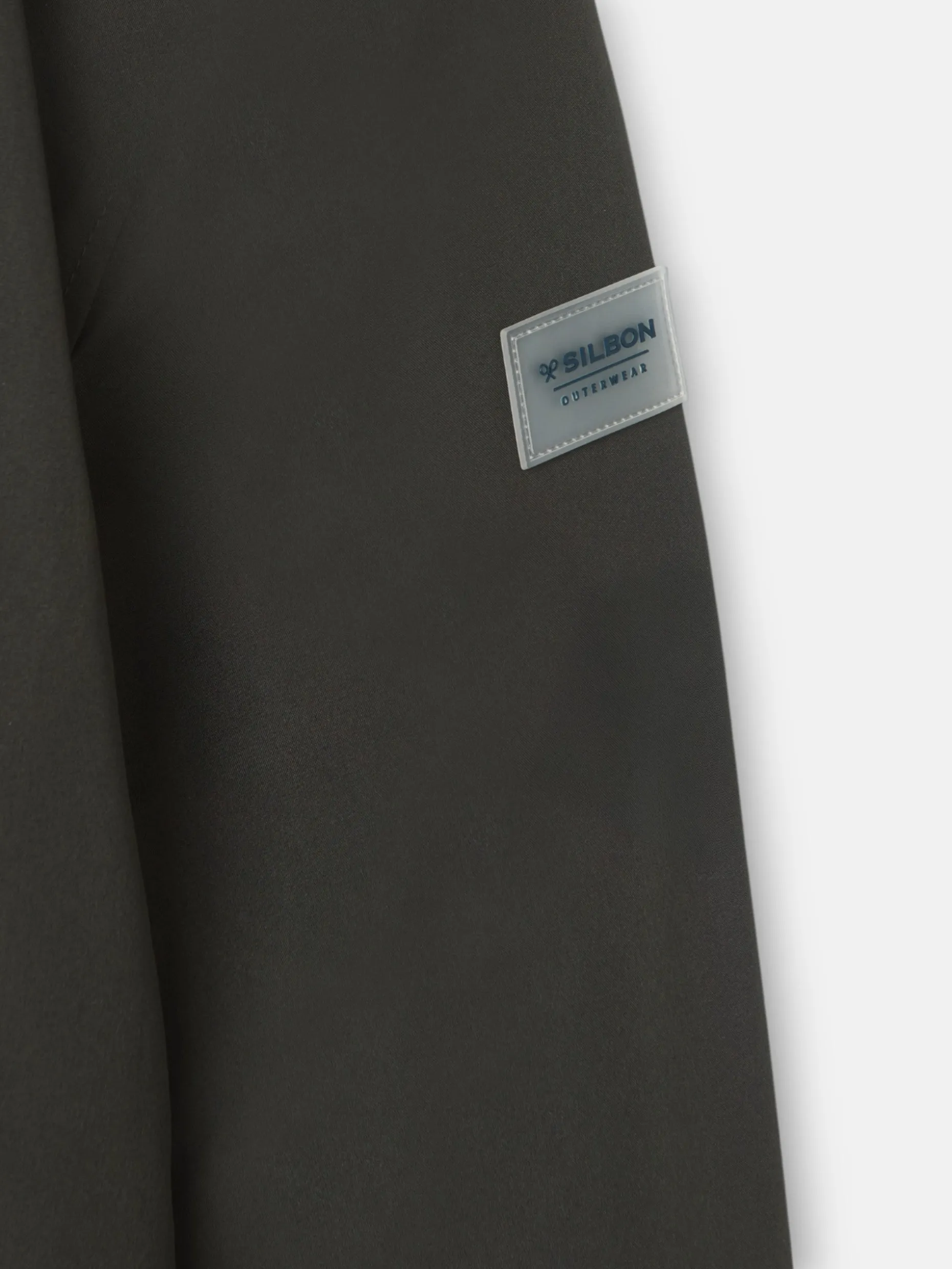 Chaqueta capucha cortavientos verde