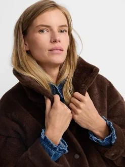 Chaqueta corta pelo marron