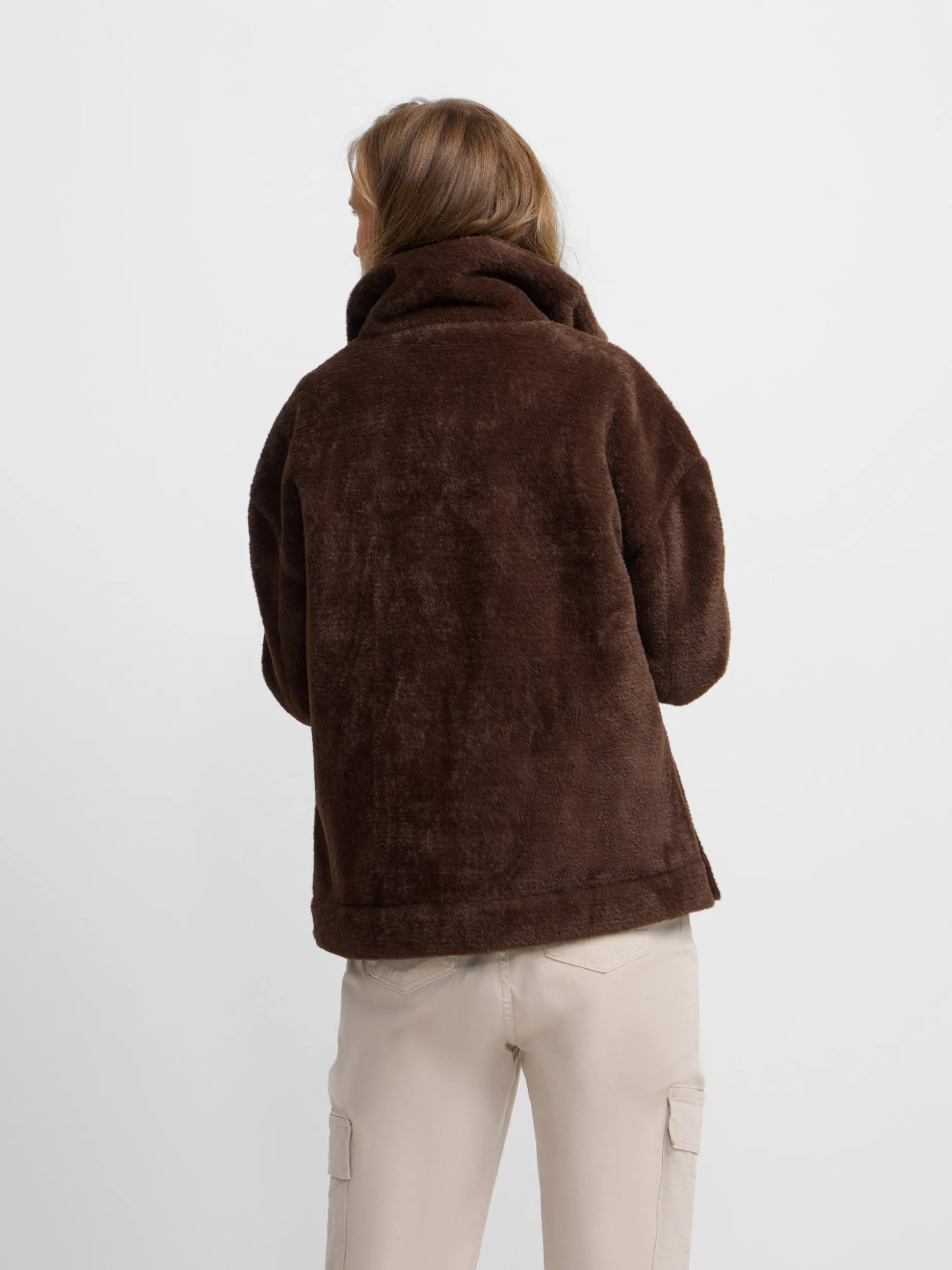 Chaqueta corta pelo marron