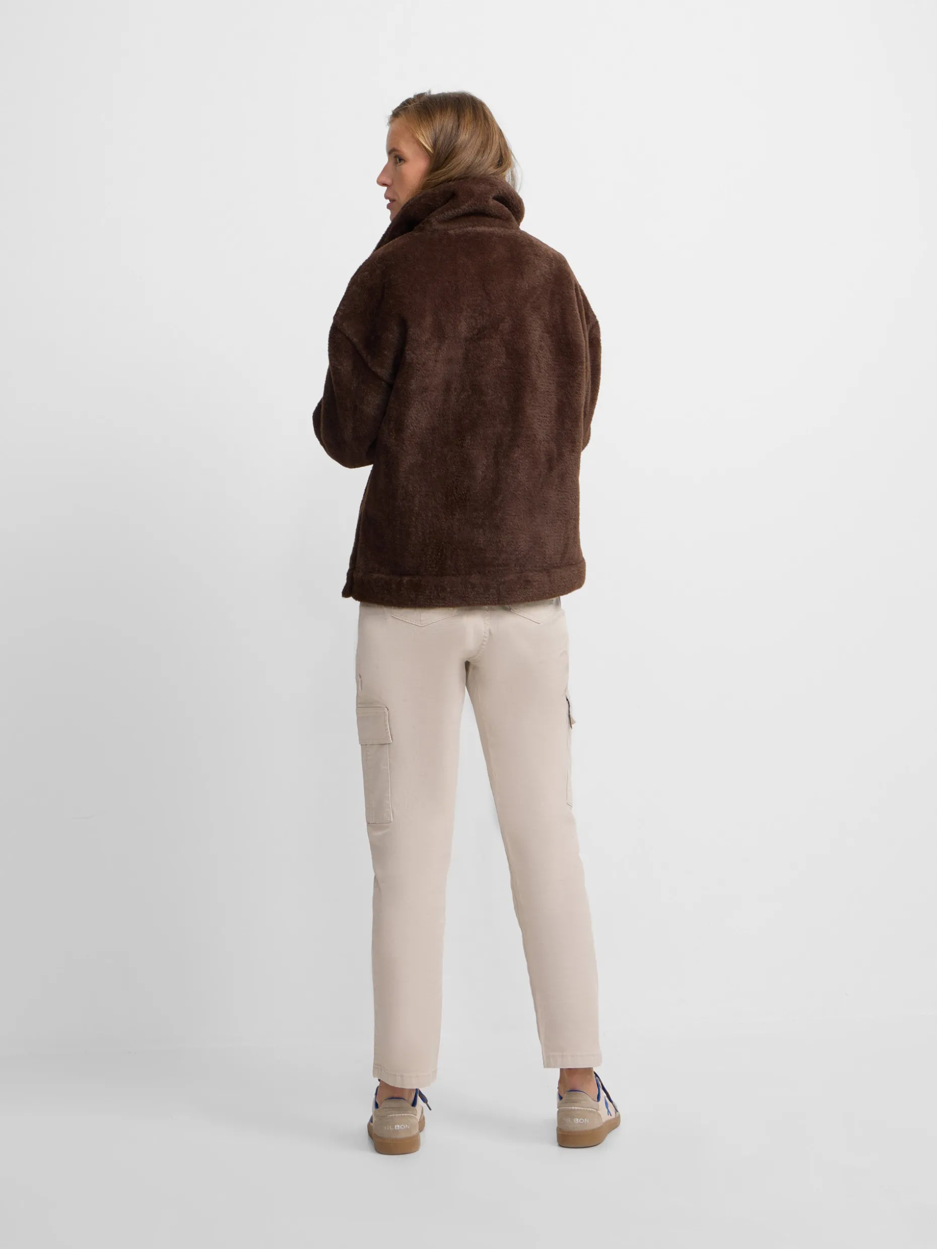 Chaqueta corta pelo marron