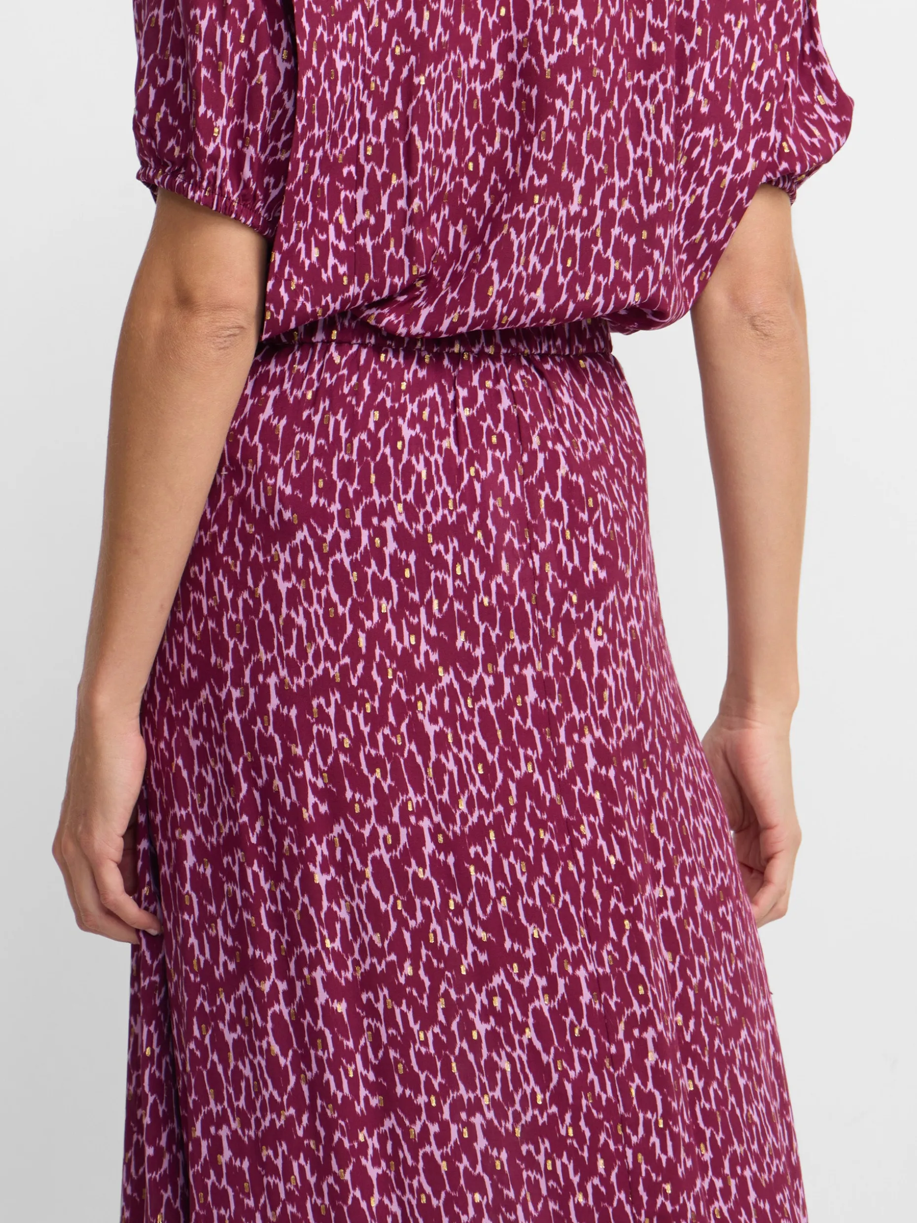 Falda midi asimetrica estampado lurex morados