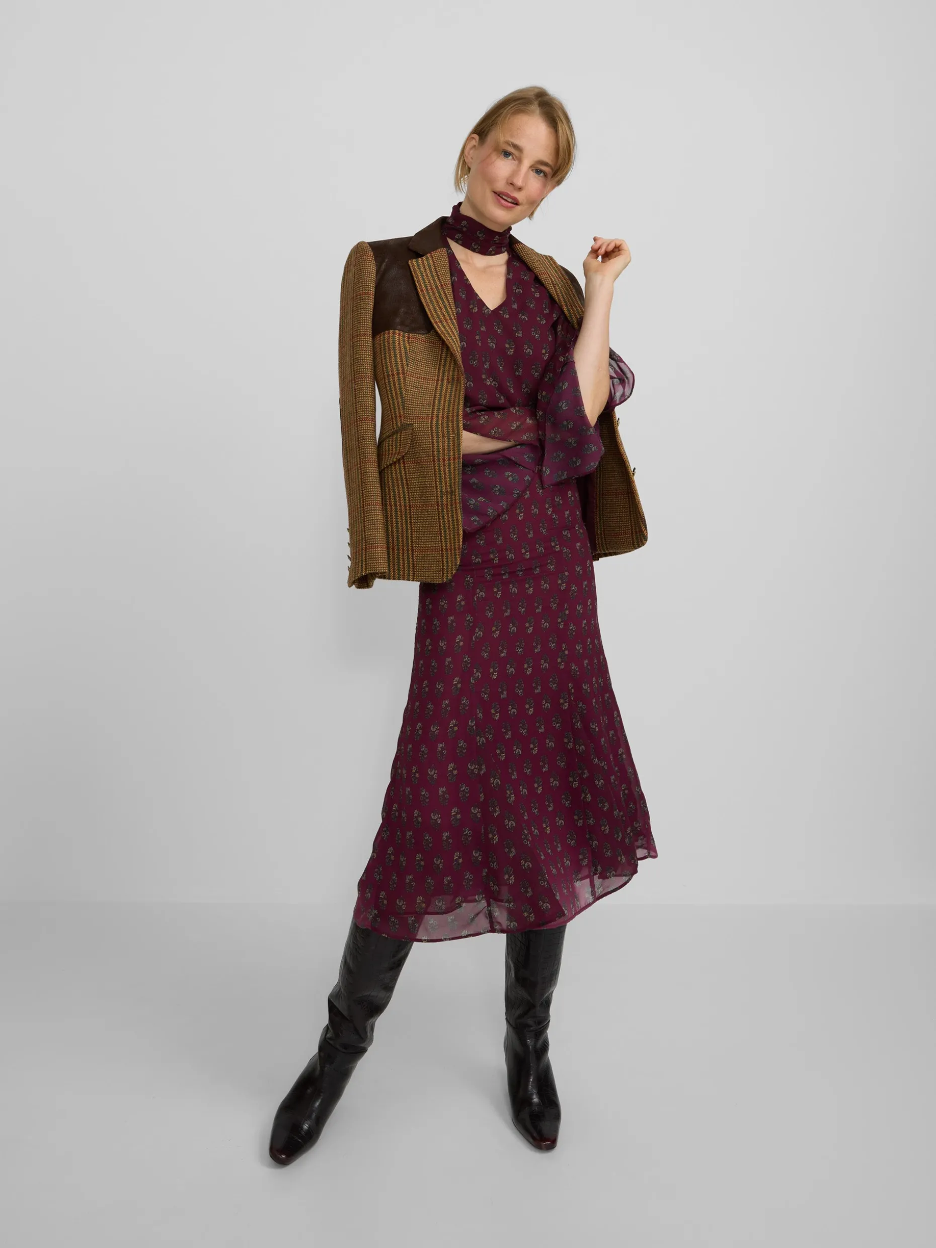 Falda midi estampado motivos burdeos