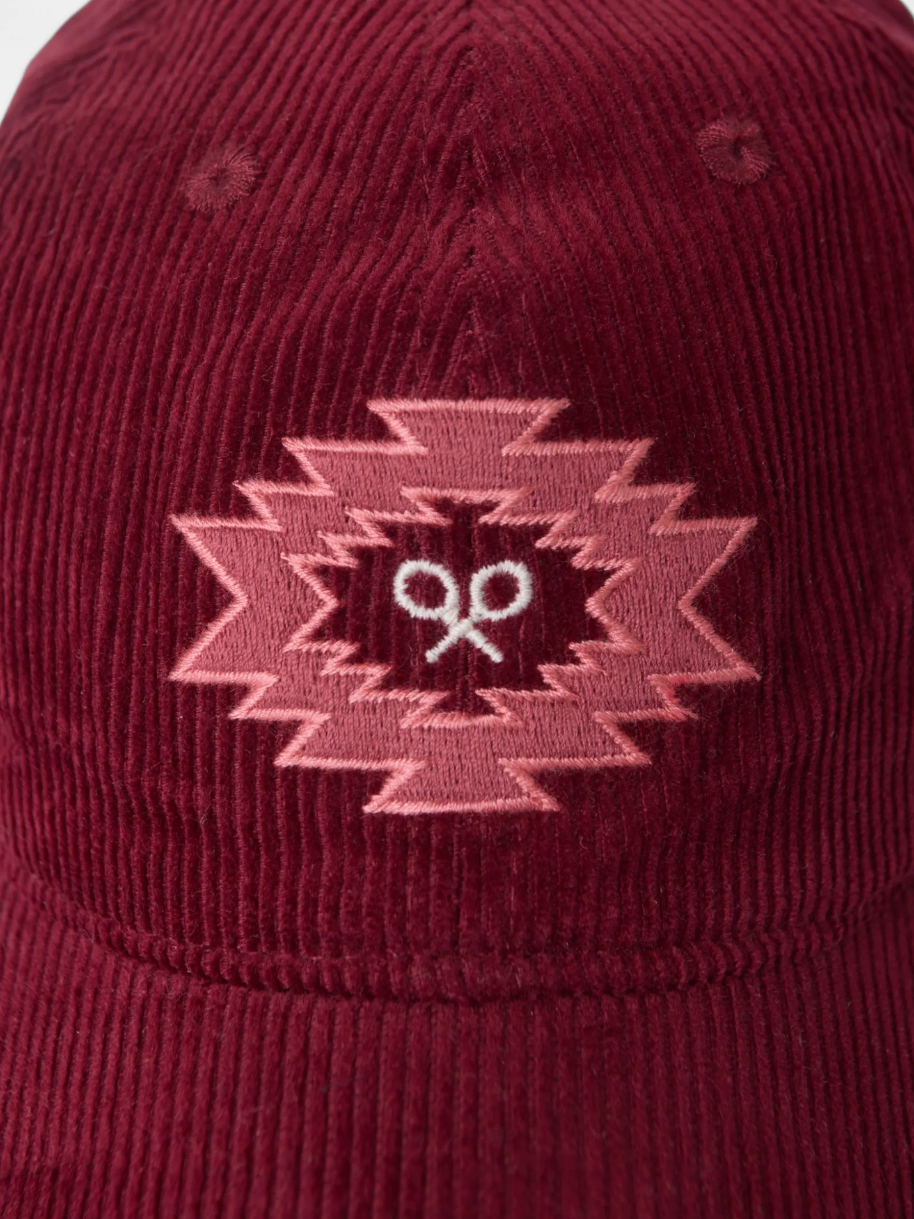 Gorra girl pana motivo etnico granate