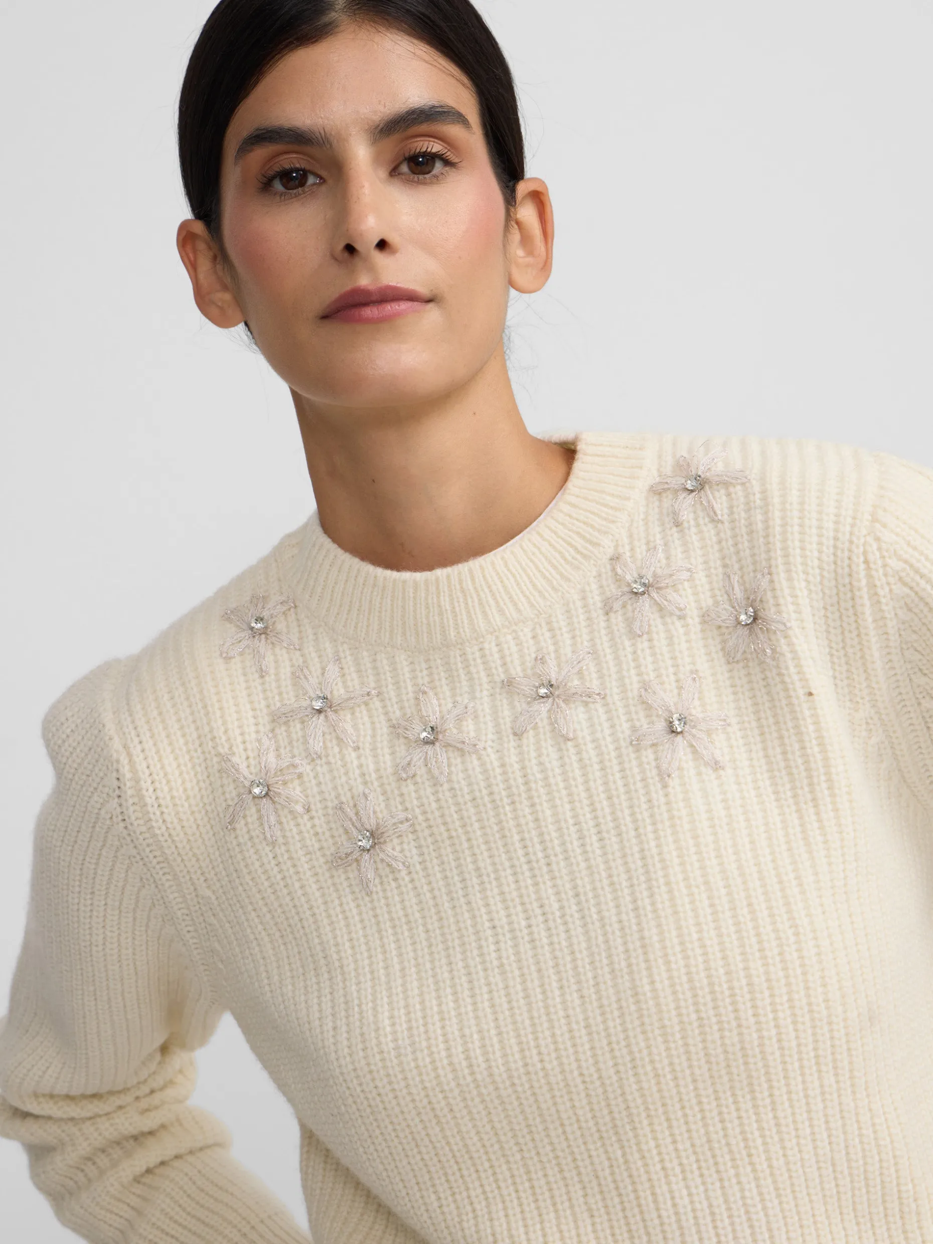 Jersey flores bordadas crudo