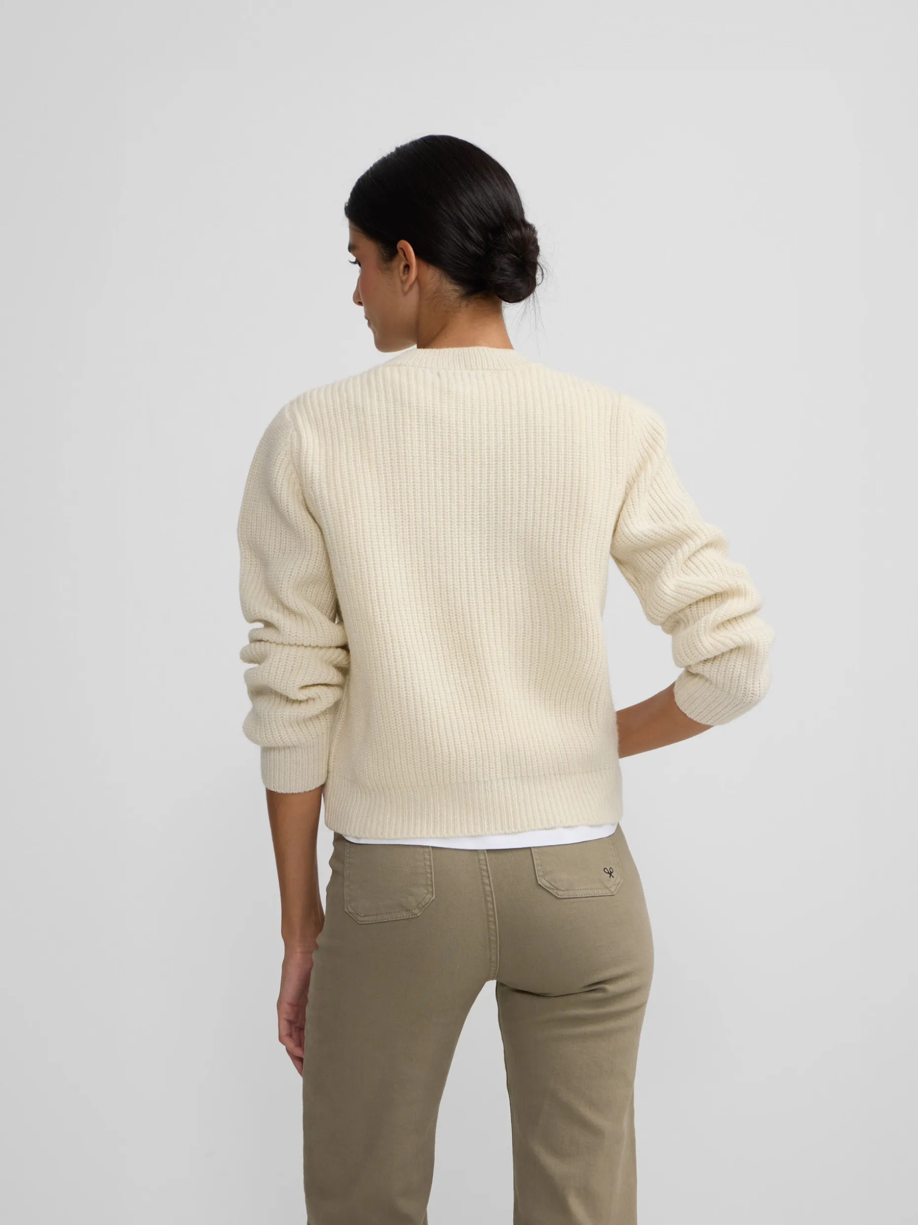 Jersey flores bordadas crudo