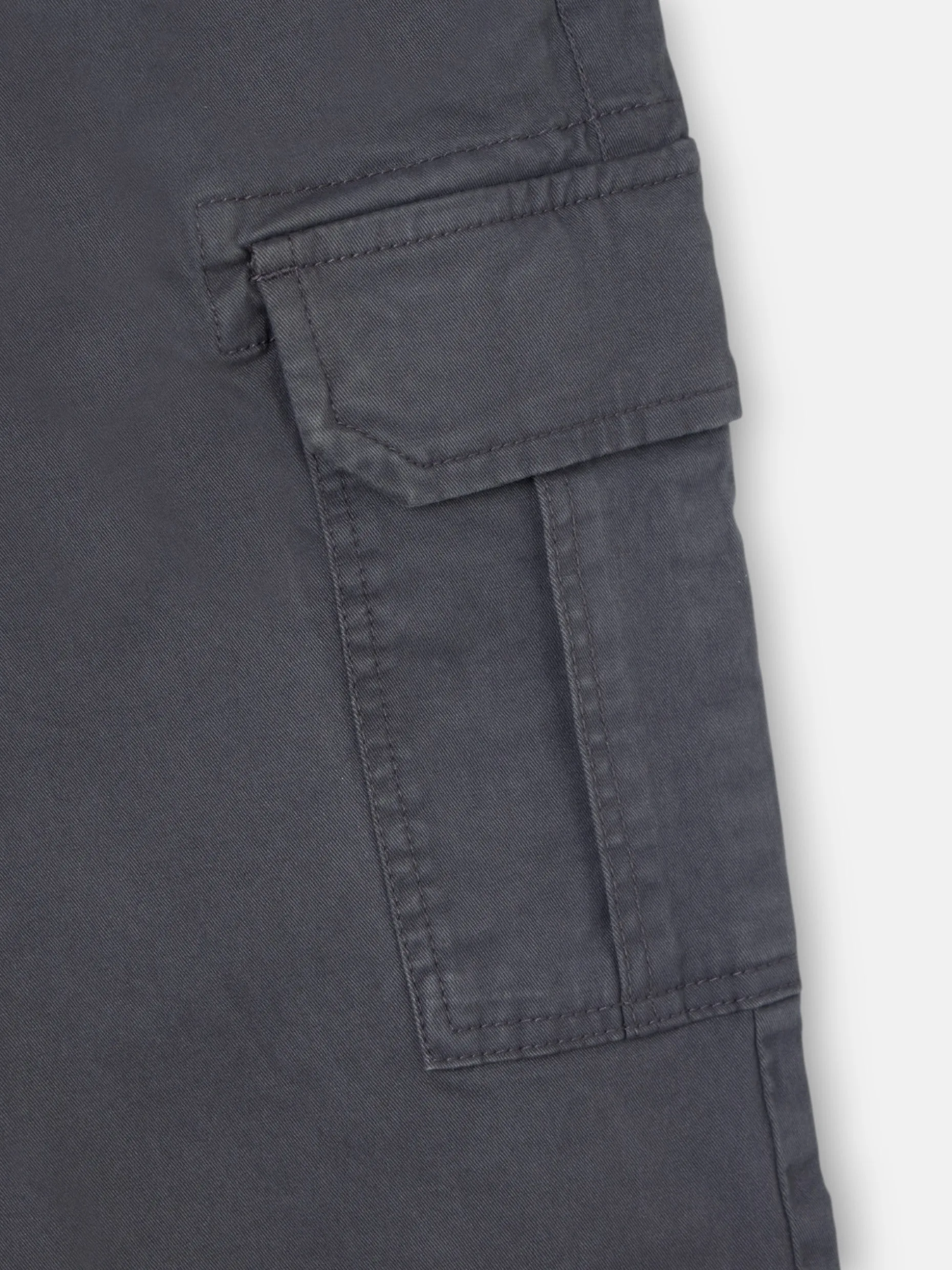 Pantalon cargo casual gris oscuro