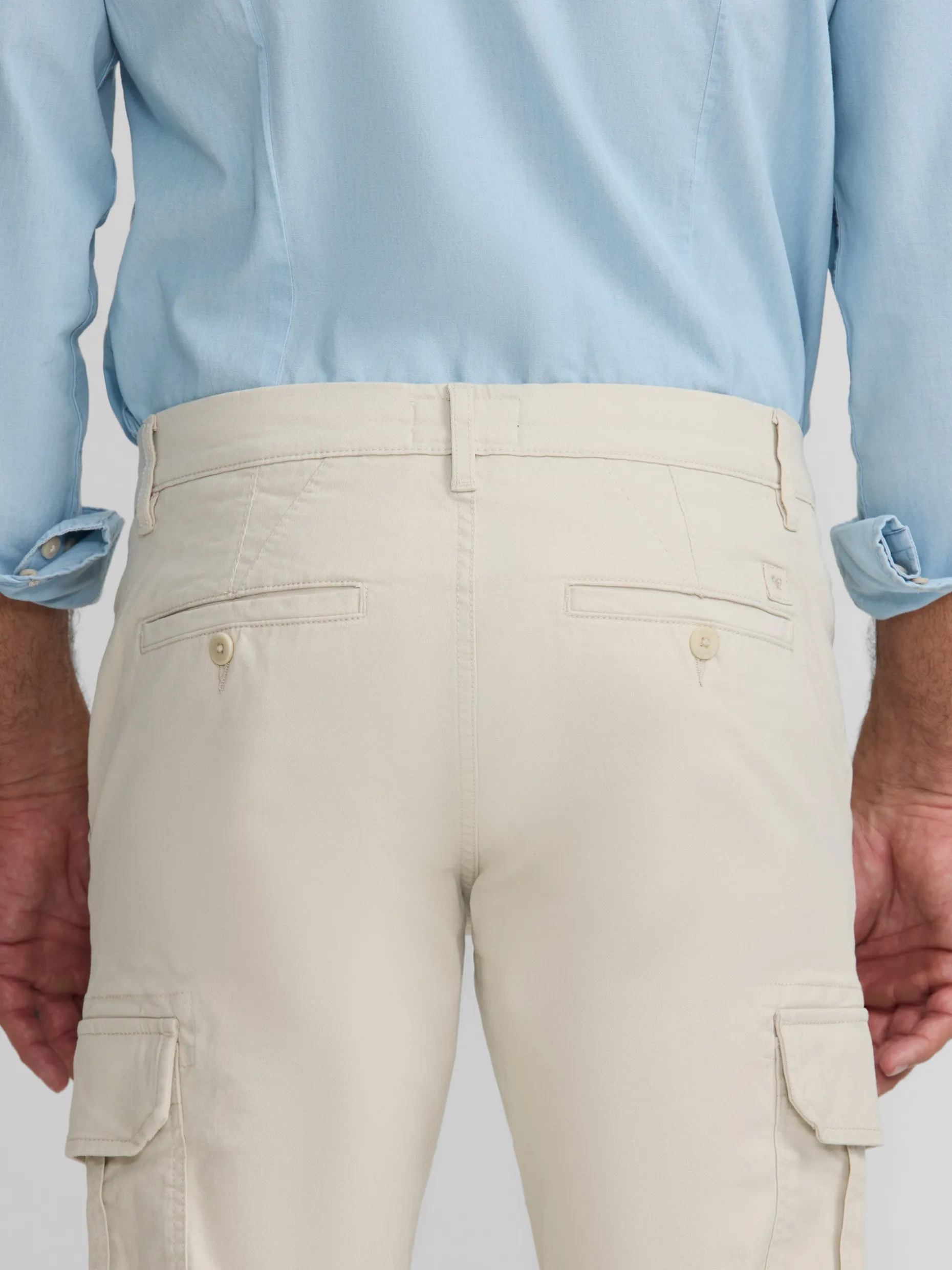Pantalon cargo casual piedra