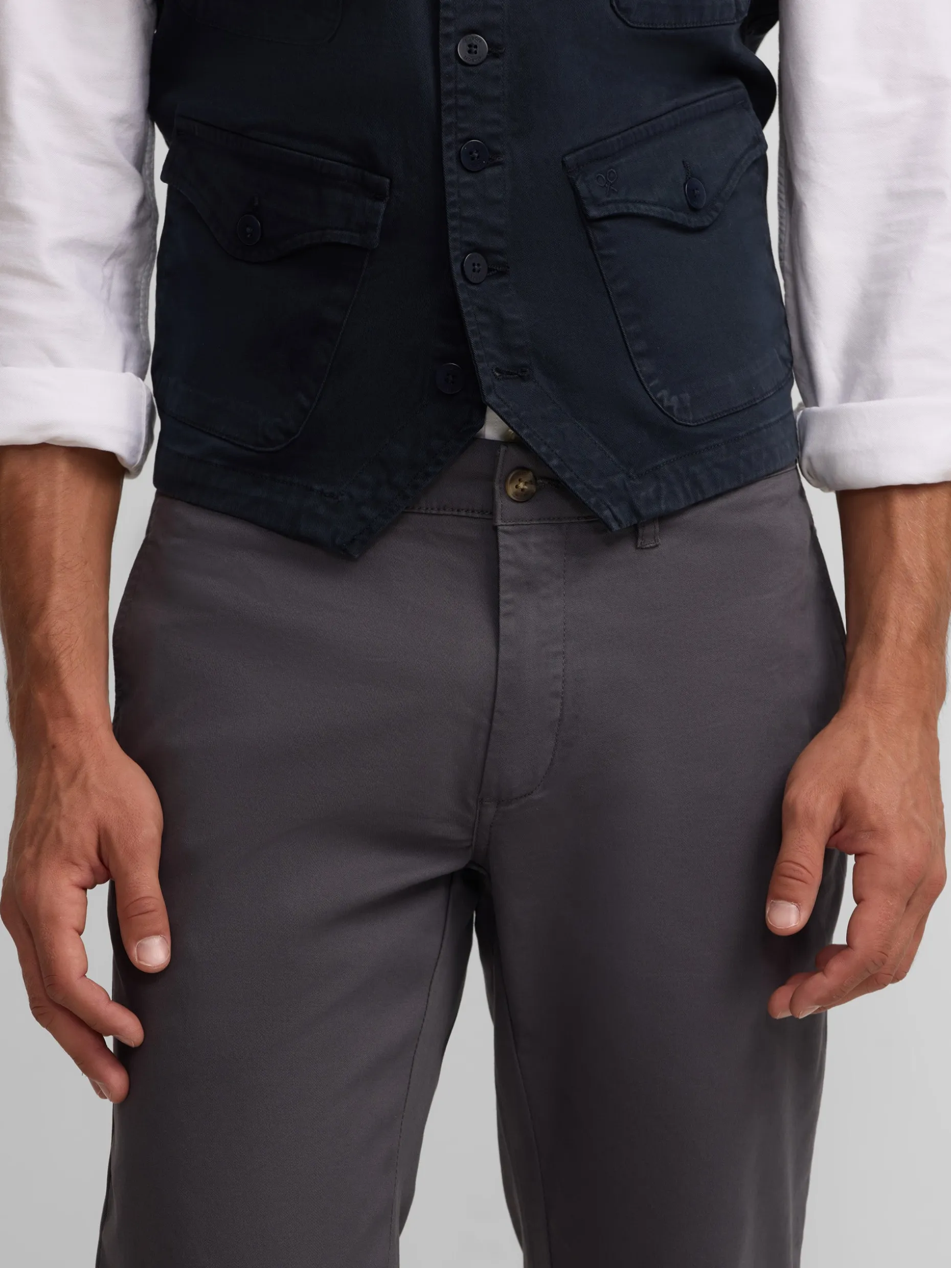 Pantalon chino casual gris oscuro