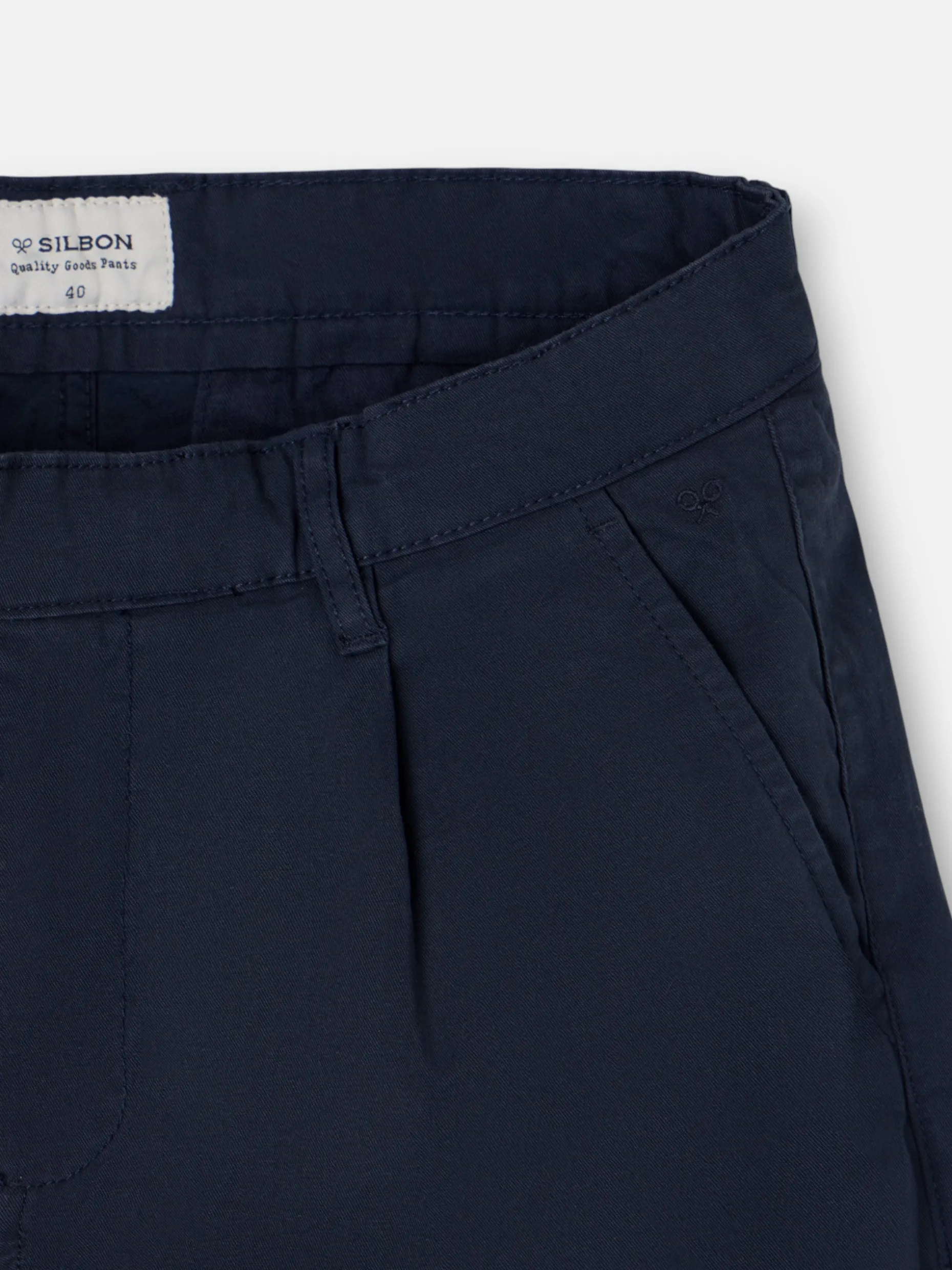 Pantalon chino casual pinzas azul marino