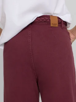 Pantalon denim cinturon trenza granate