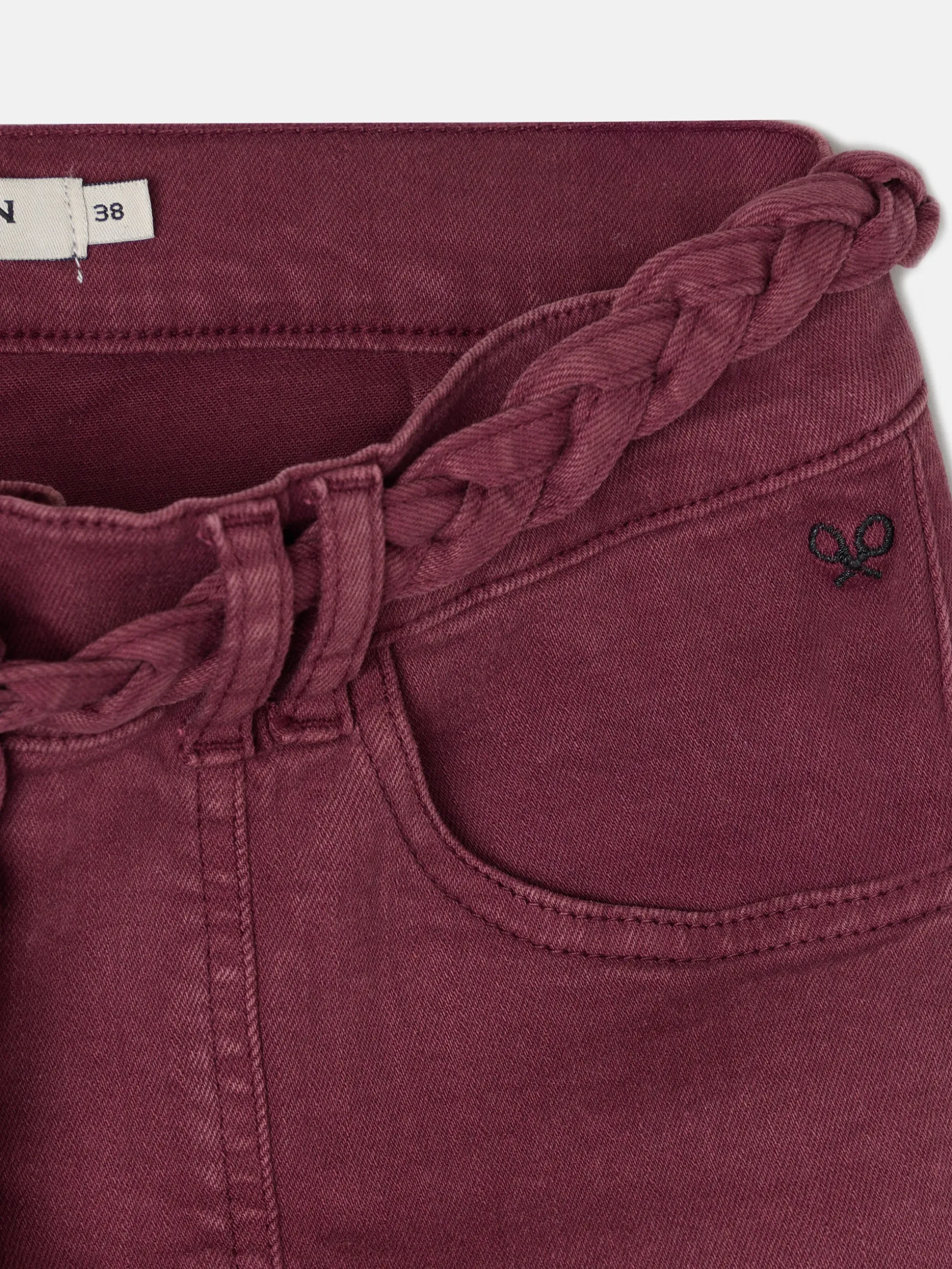 Pantalon denim cinturon trenza granate
