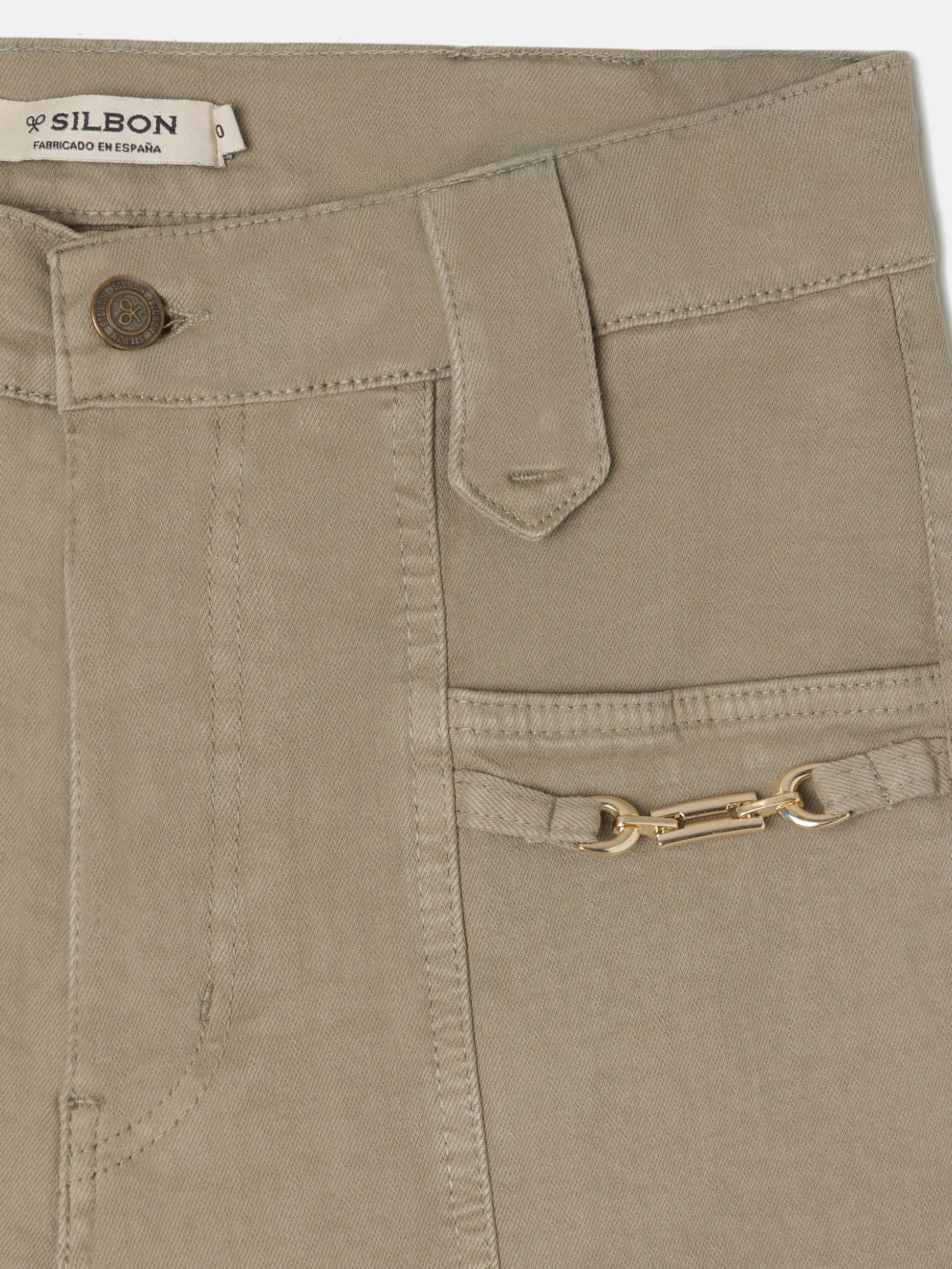 Pantalon recto detalle hebillas beige oscuro