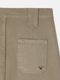 Pantalon recto detalle hebillas beige oscuro