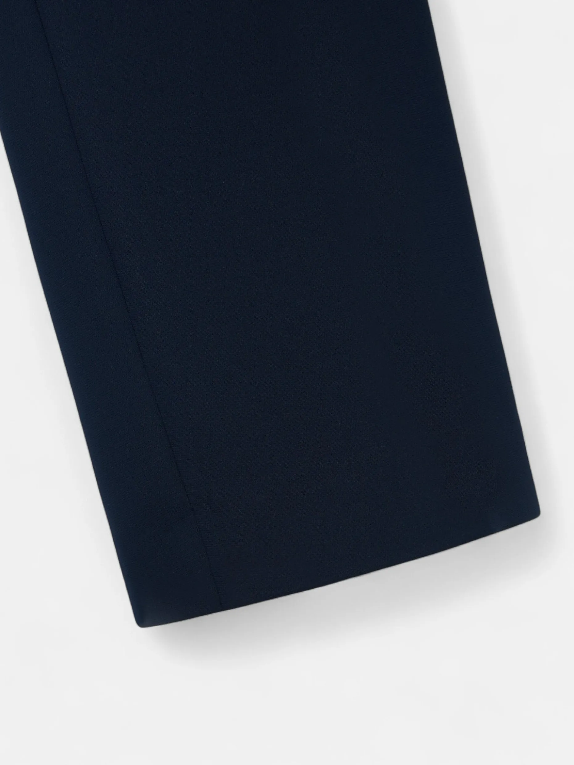 Pantalon vestir detalles saten marino