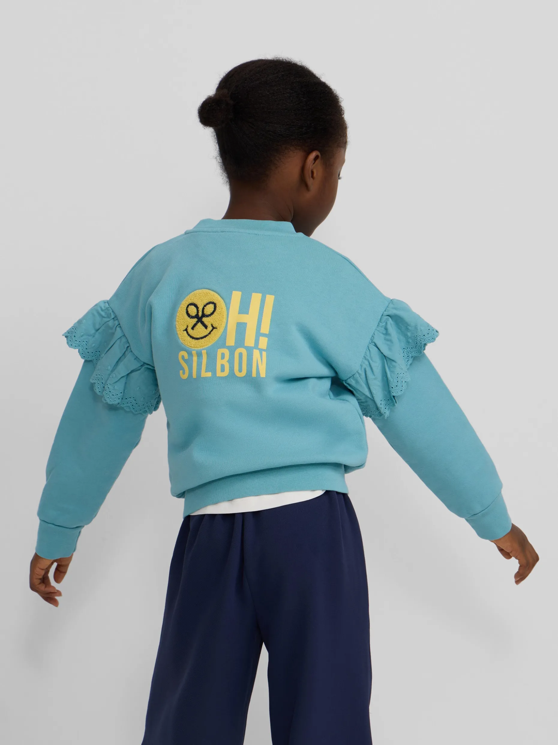 Sudadera girl detalles mangas celeste