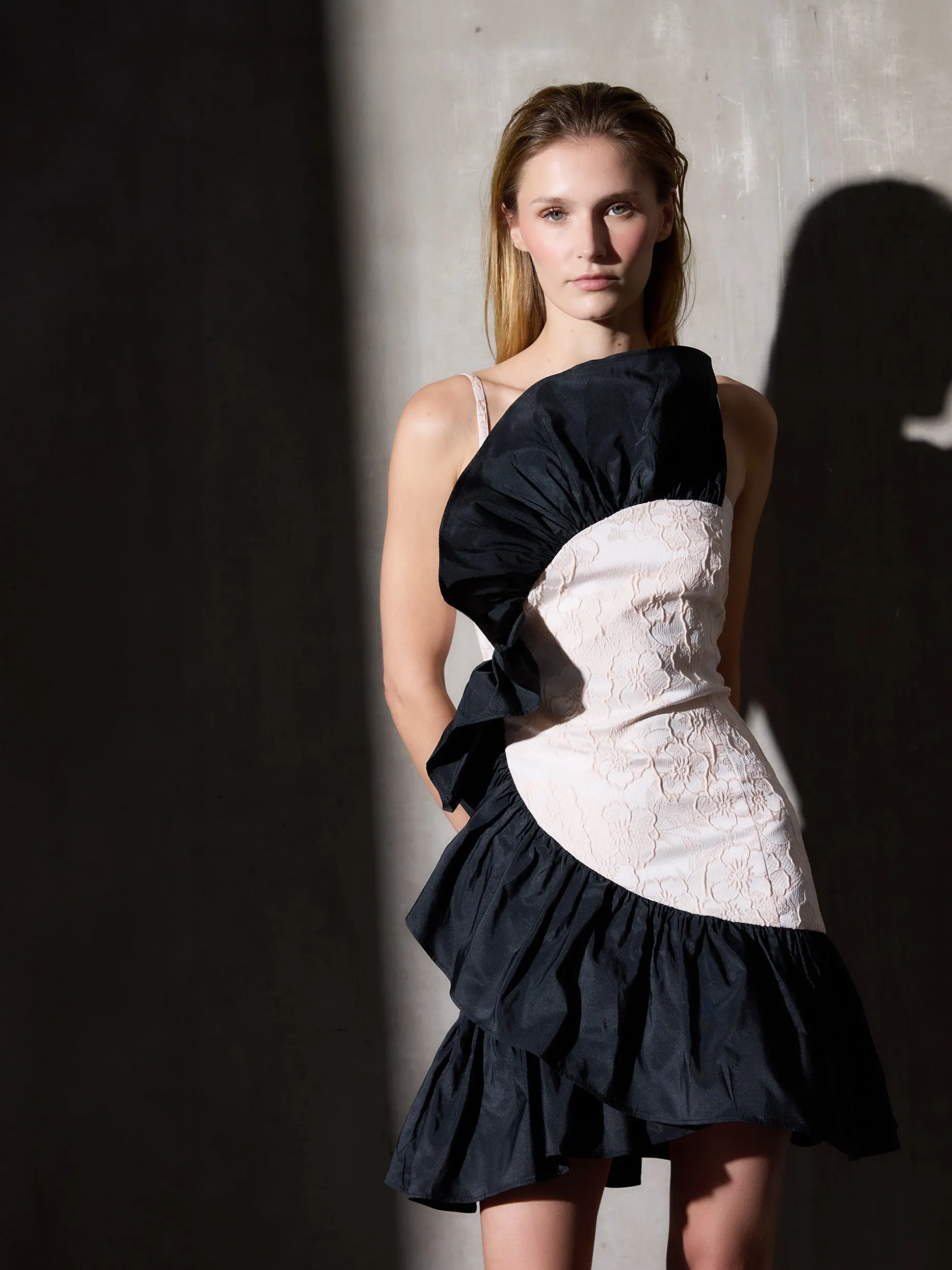Vestido CaprileXSilbon bicolor volante marfil
