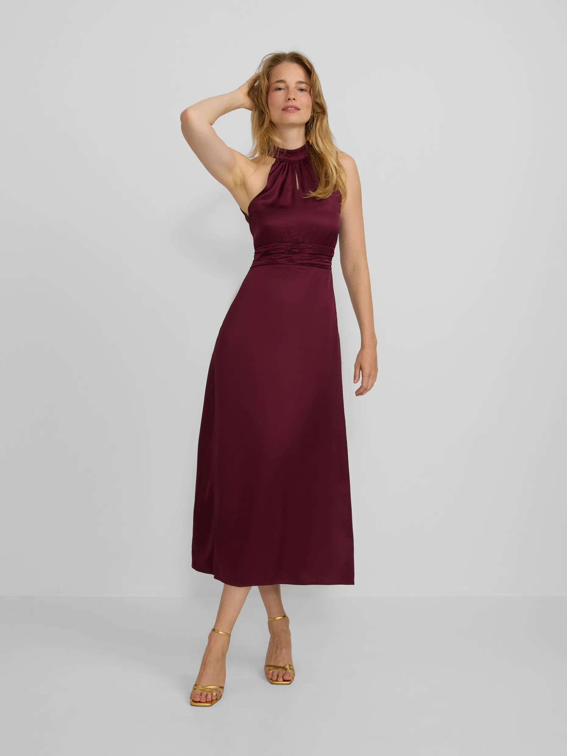 Vestido largo capa satinado burdeos