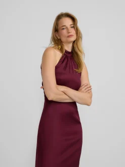 Vestido largo capa satinado burdeos