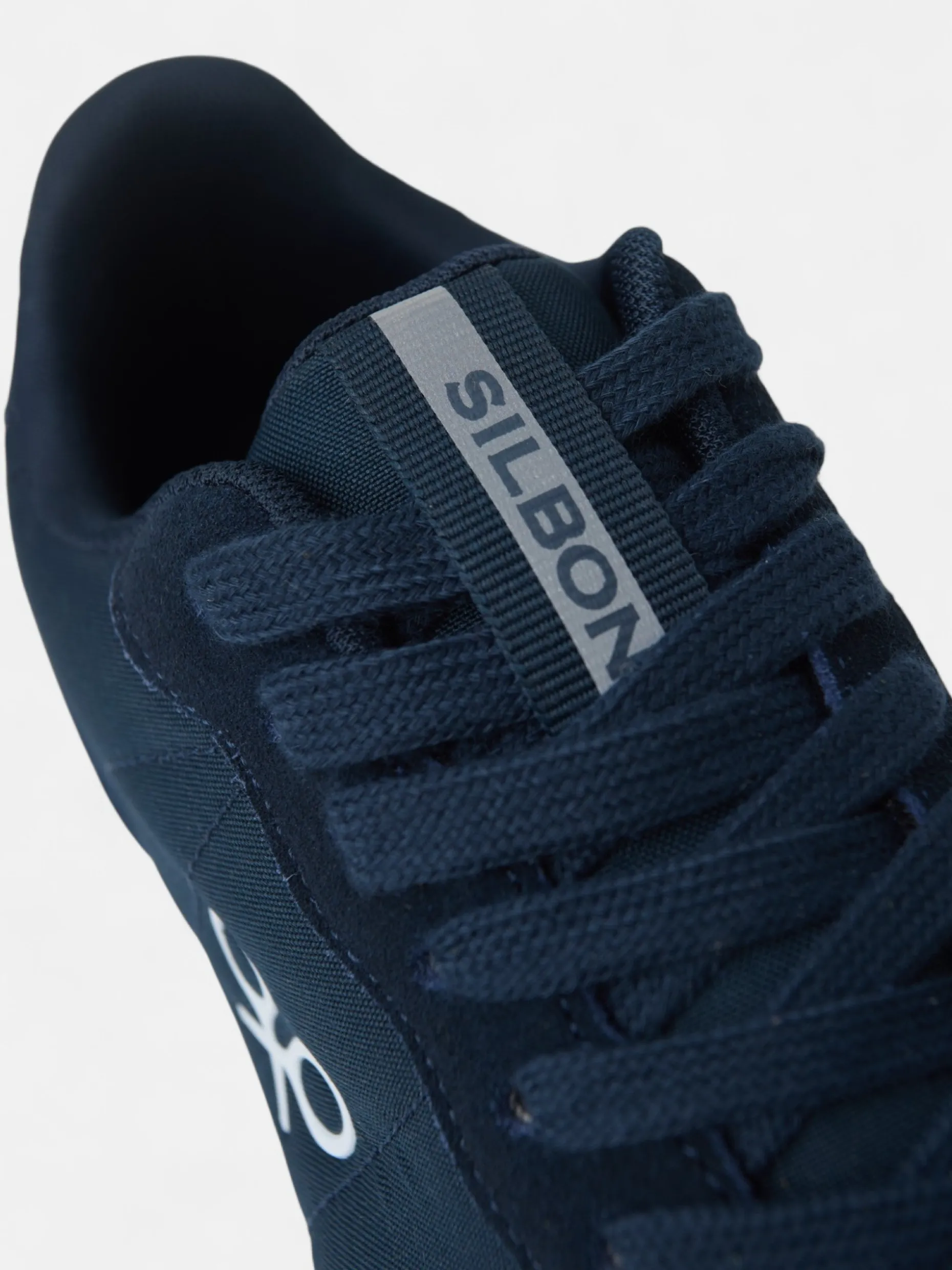 Zapatilla running clasica azul marino
