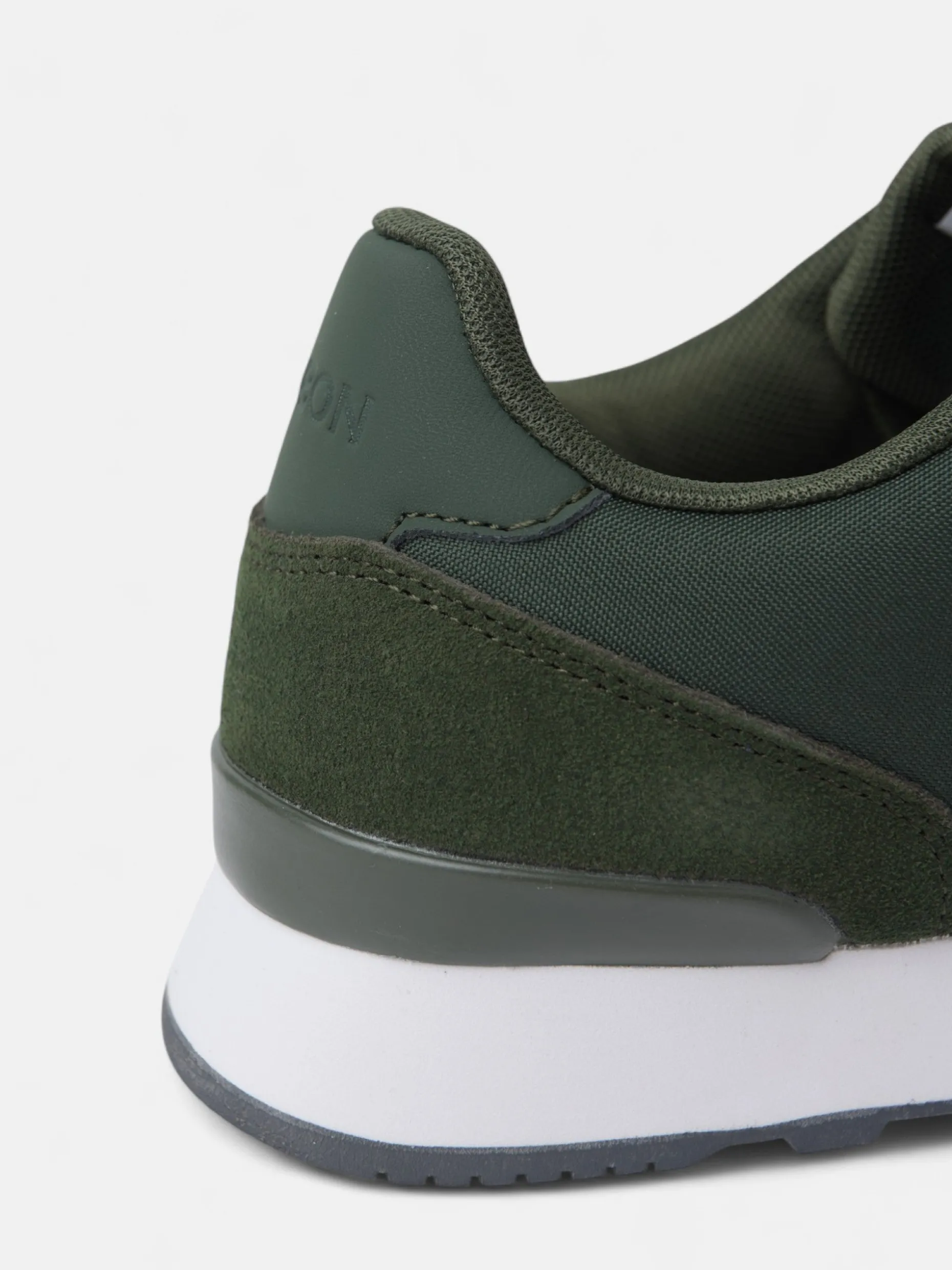 Zapatilla running clasica verde