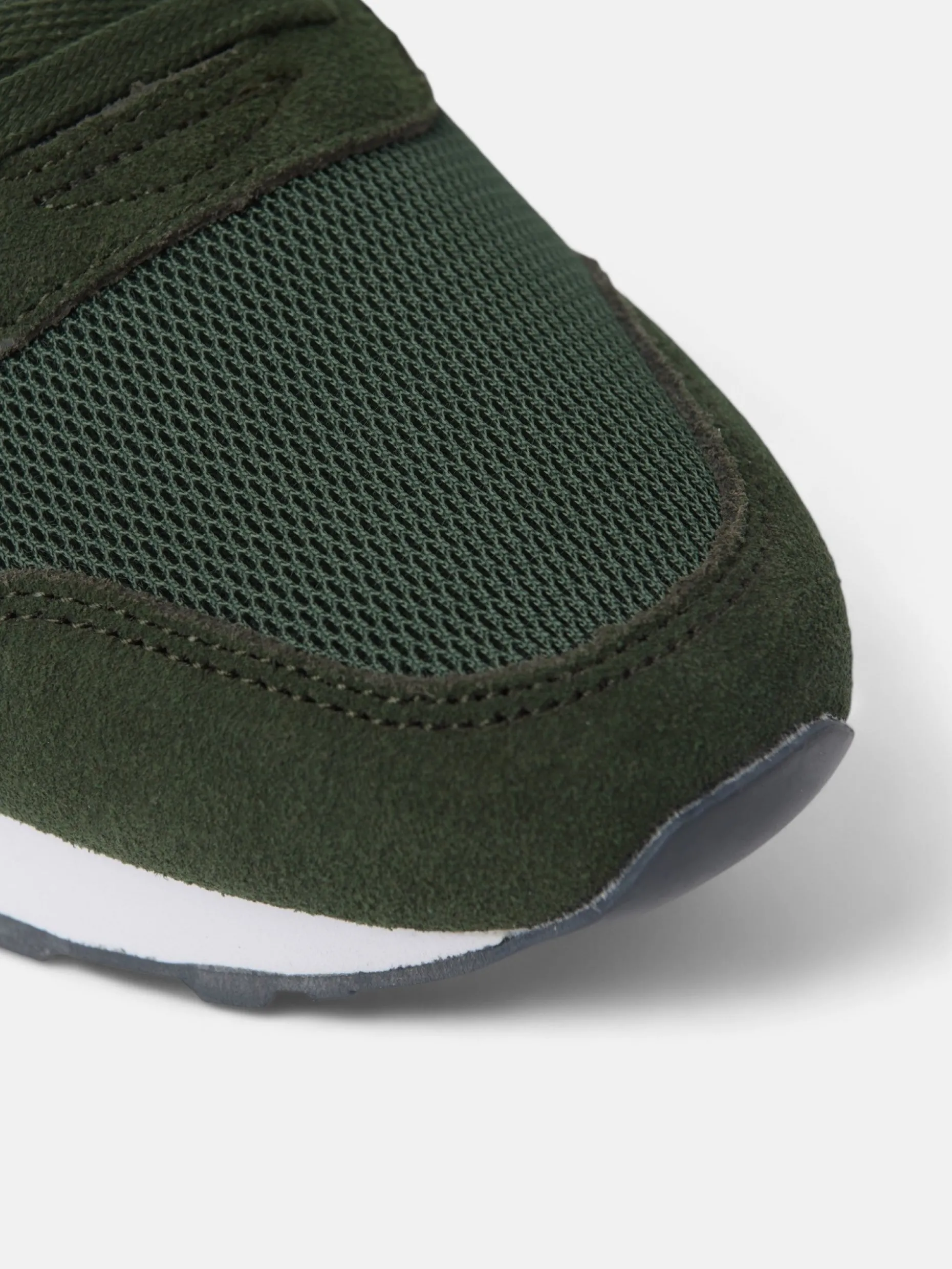 Zapatilla running clasica verde