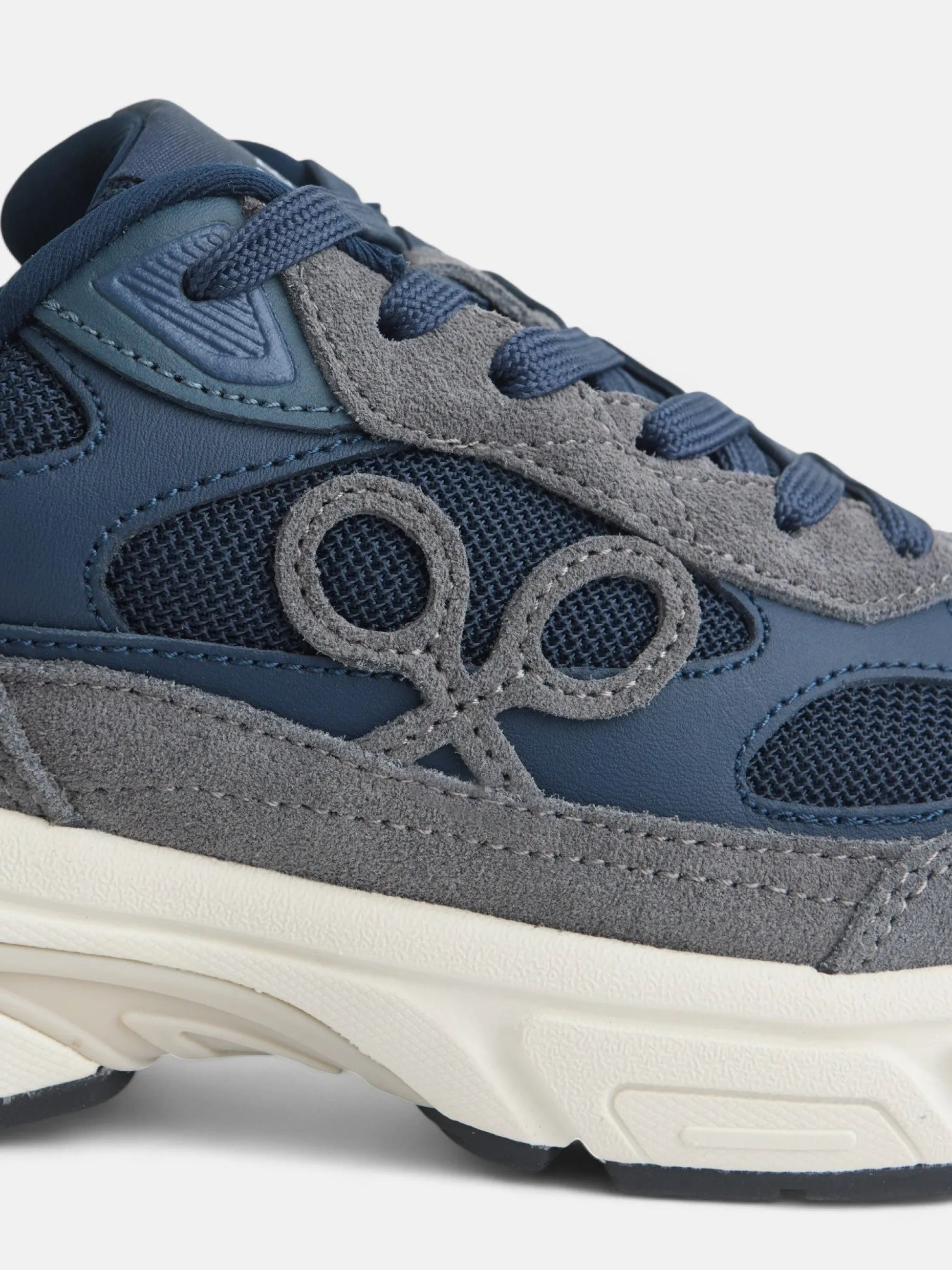 Zapatilla running tono azul