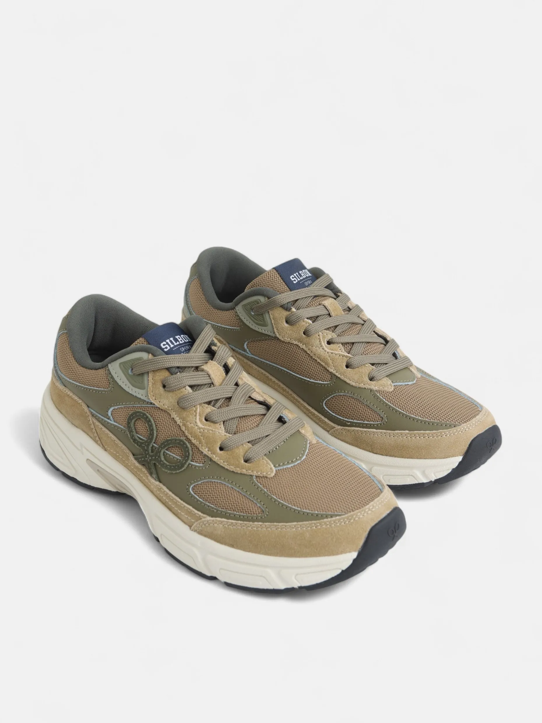 Zapatilla running tono verde